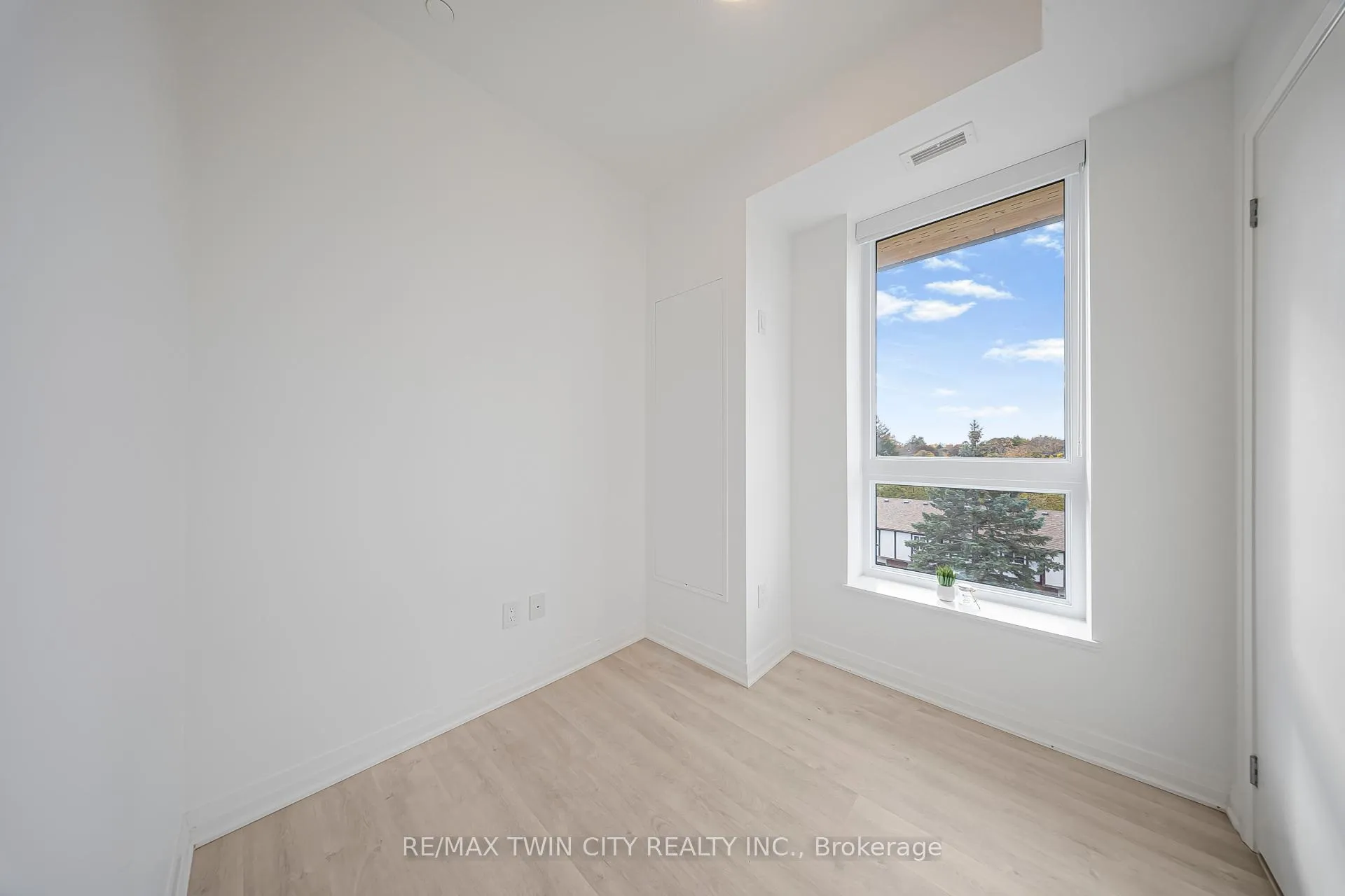 Photo 15 of Unit 404, 101 Golden Eagle Road, Waterloo — HOMEH