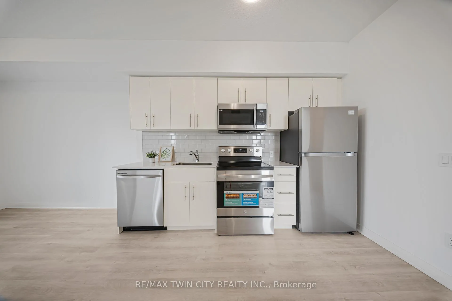 Photo 17 of Unit 404, 101 Golden Eagle Road, Waterloo — HOMEH
