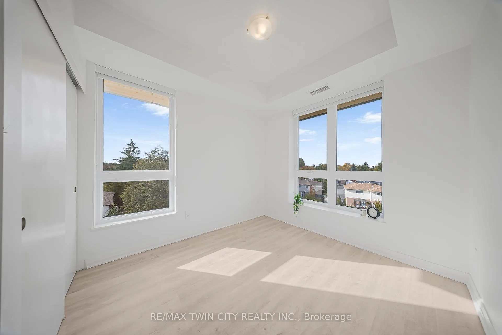 Photo 23 of Unit 404, 101 Golden Eagle Road, Waterloo — HOMEH