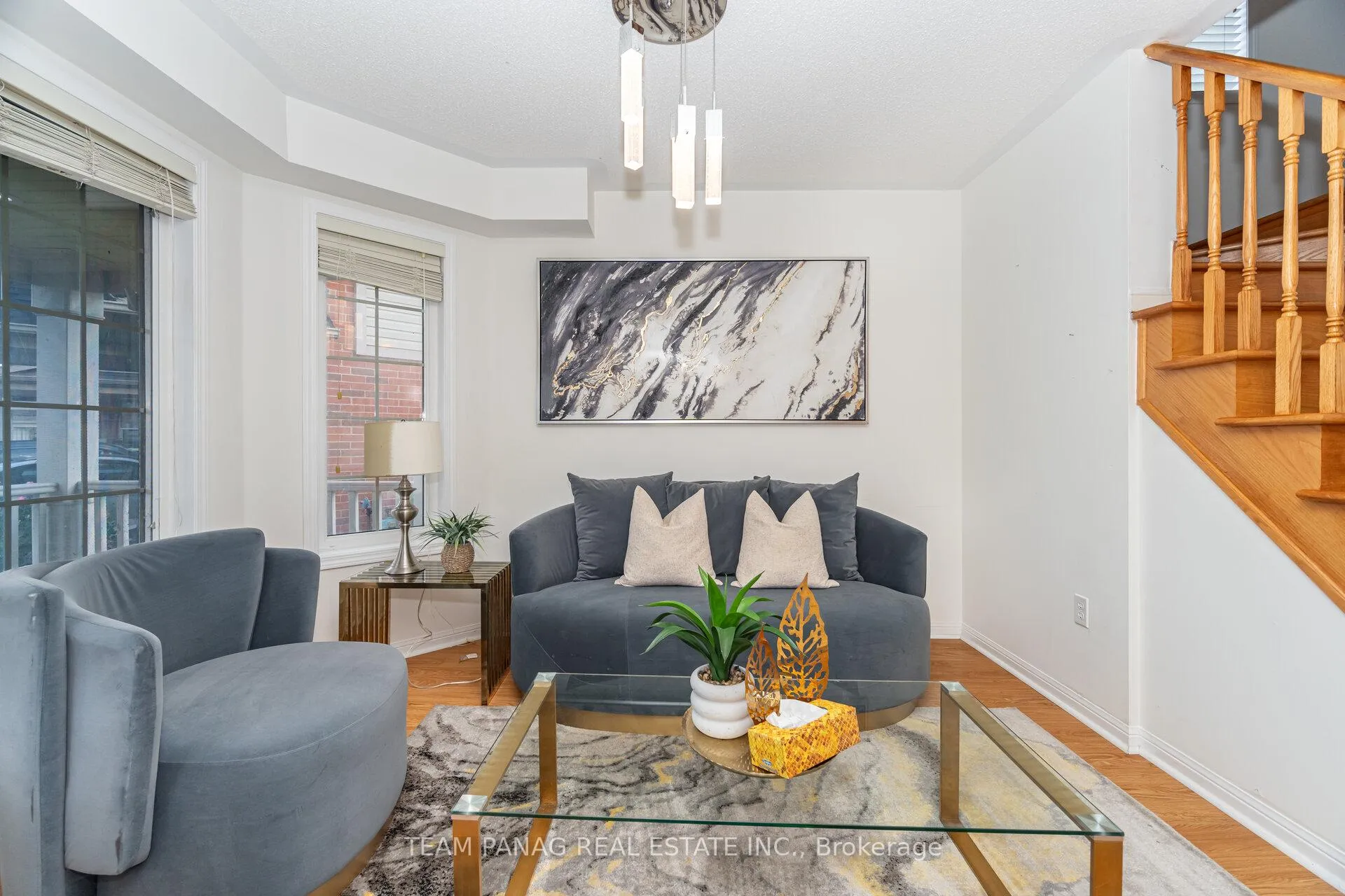 Photo 6 of 118 Decker Hollow Circle, Brampton, Credit Valley — HOMEH