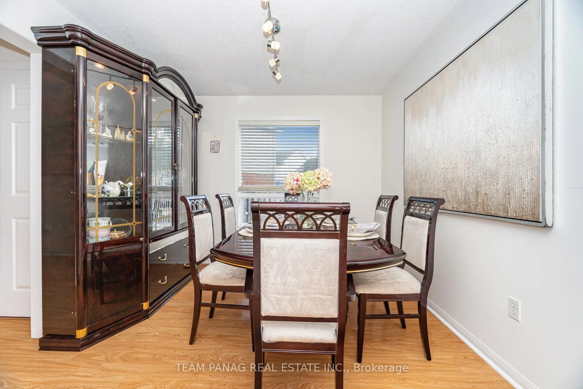 Photo 9 of 118 Decker Hollow Circle, Brampton, Credit Valley — HOMEH