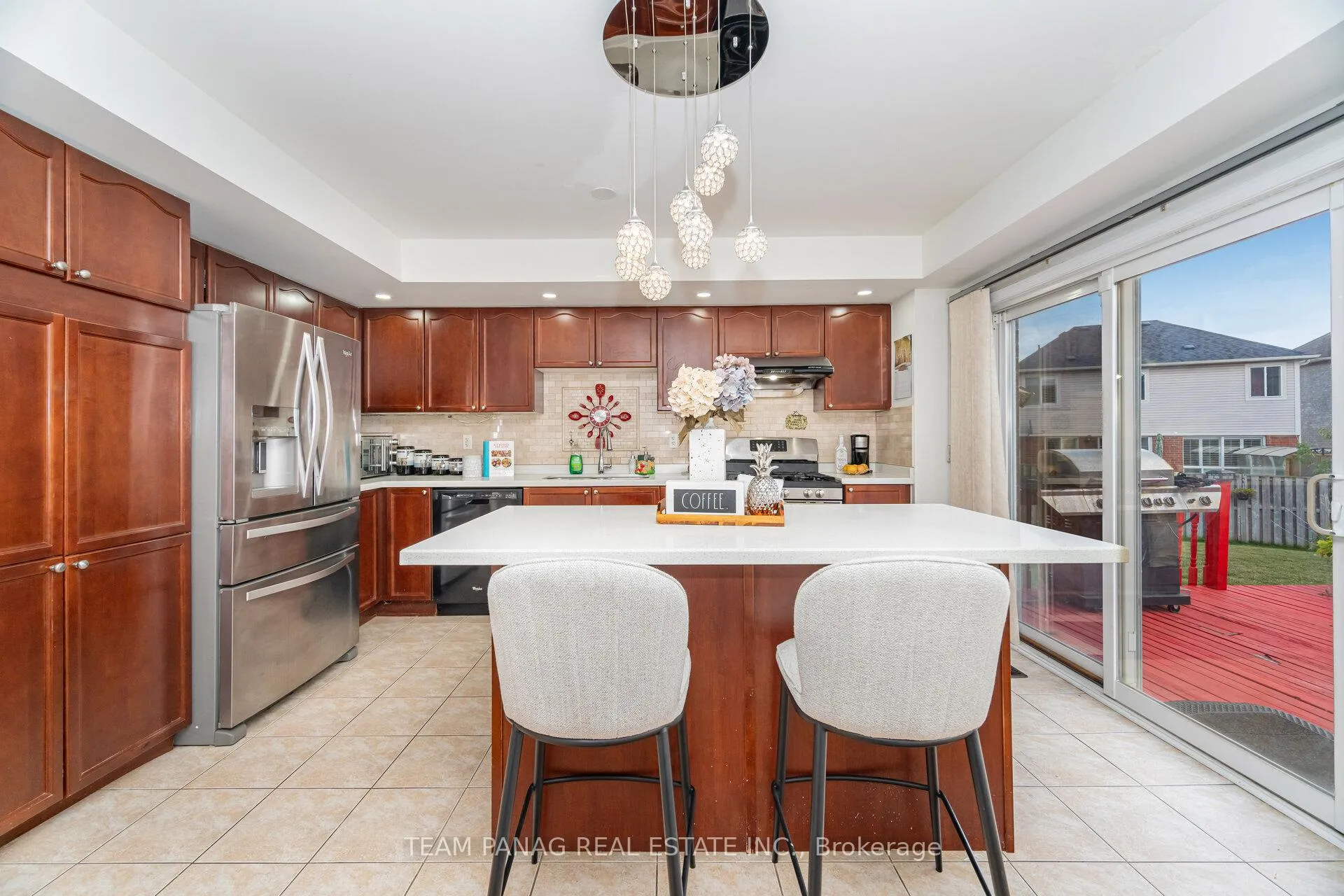 Photo 10 of 118 Decker Hollow Circle, Brampton, Credit Valley — HOMEH
