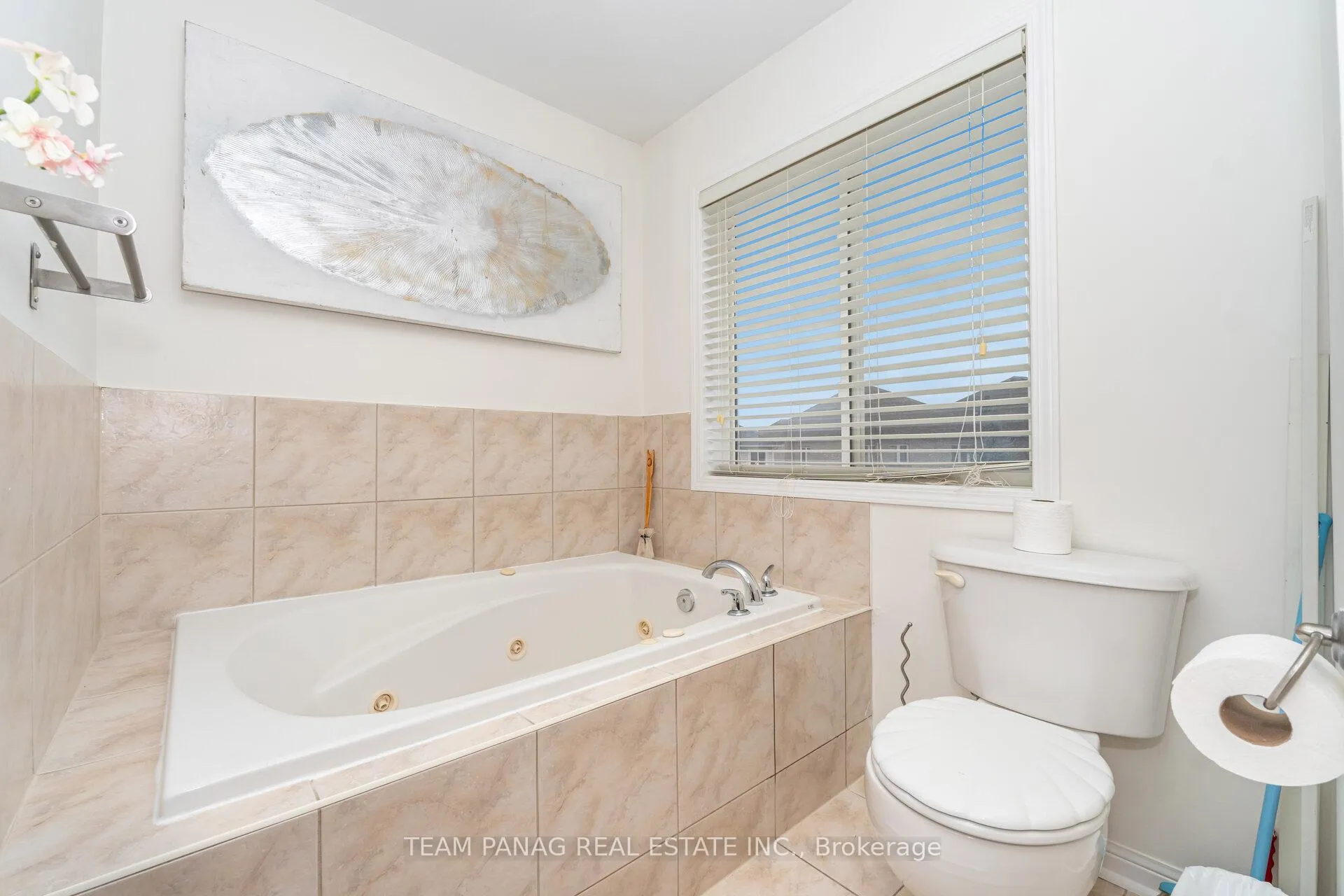 Photo 22 of 118 Decker Hollow Circle, Brampton, Credit Valley — HOMEH