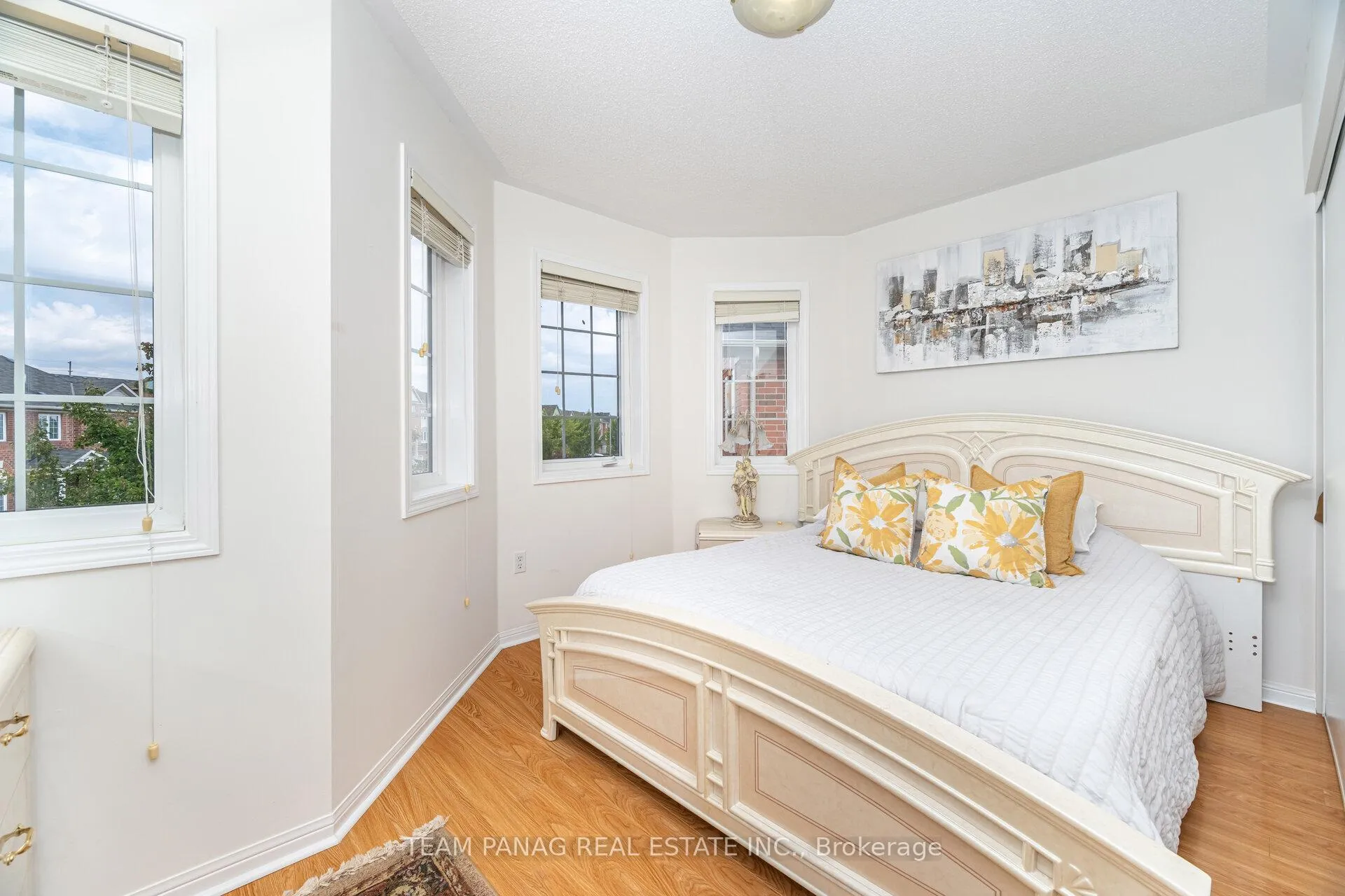 Photo 25 of 118 Decker Hollow Circle, Brampton, Credit Valley — HOMEH