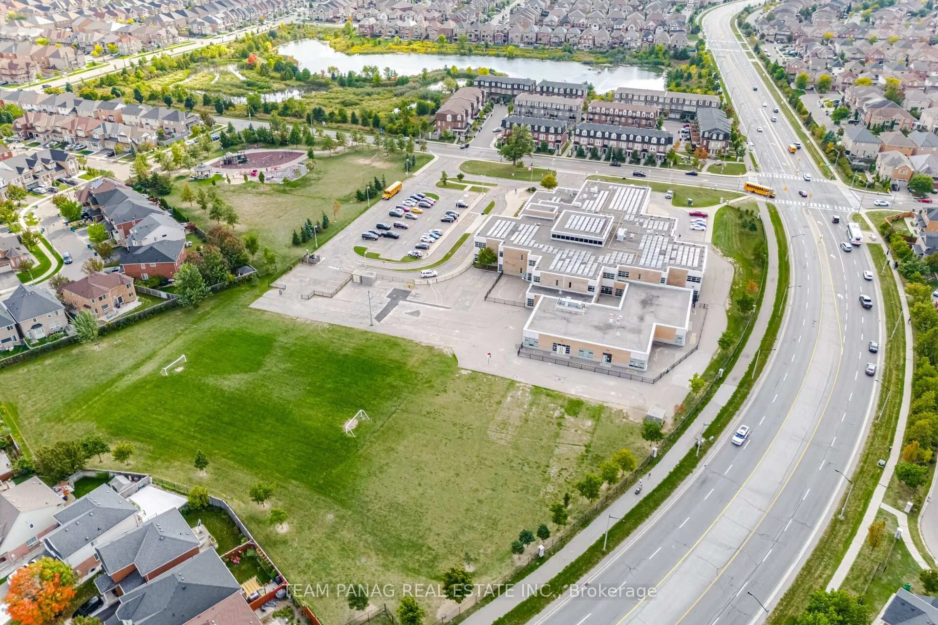 Photo 37 of 118 Decker Hollow Circle, Brampton, Credit Valley — HOMEH