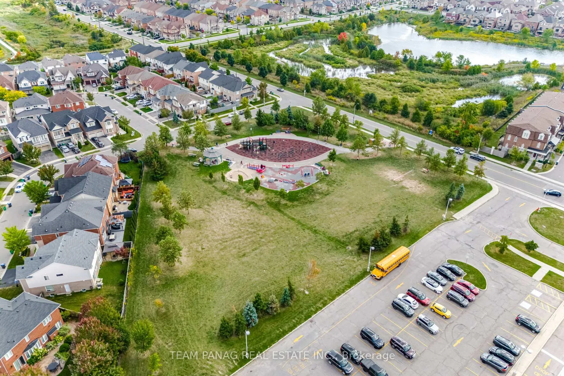 Photo 38 of 118 Decker Hollow Circle, Brampton, Credit Valley — HOMEH