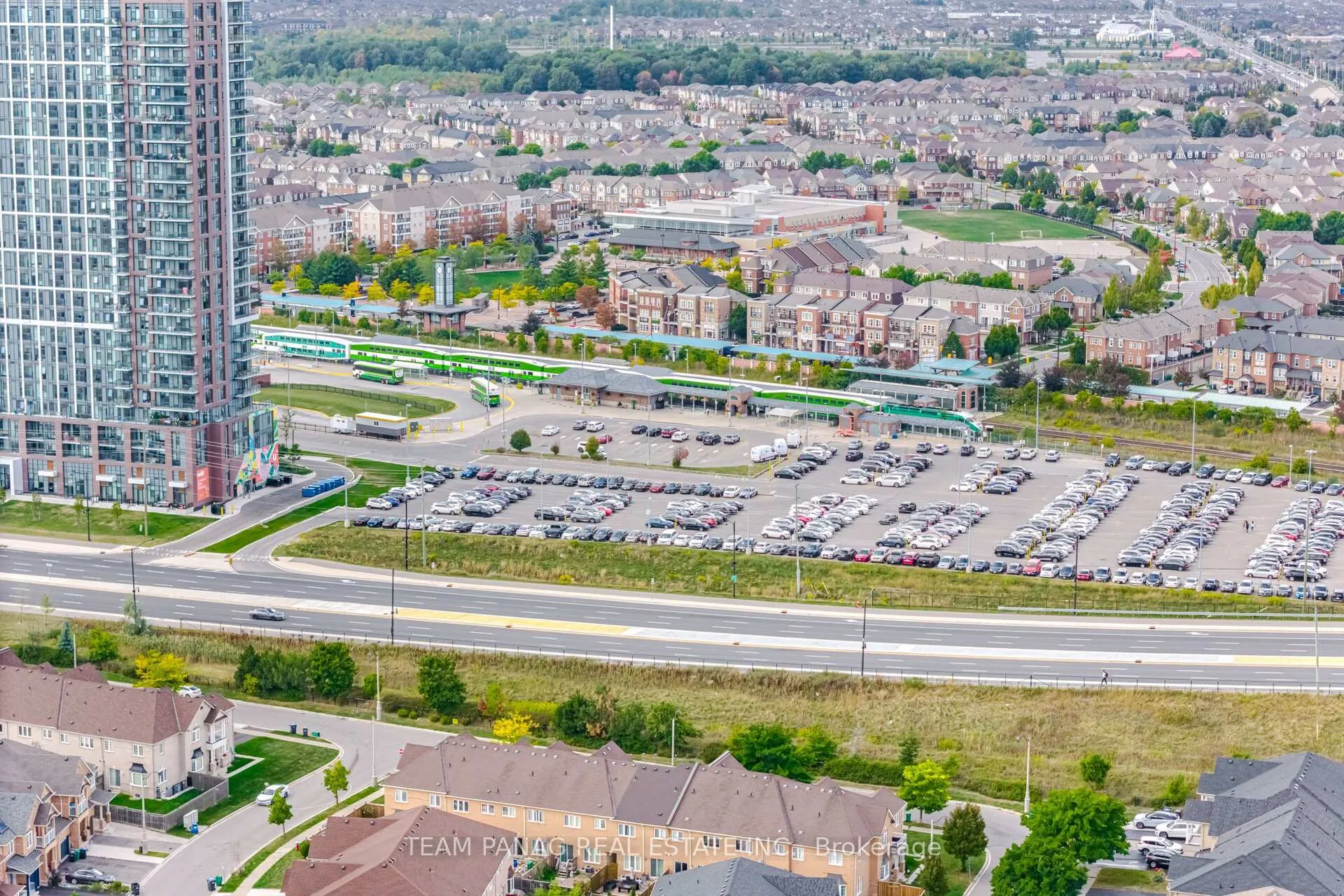 Photo 39 of 118 Decker Hollow Circle, Brampton, Credit Valley — HOMEH