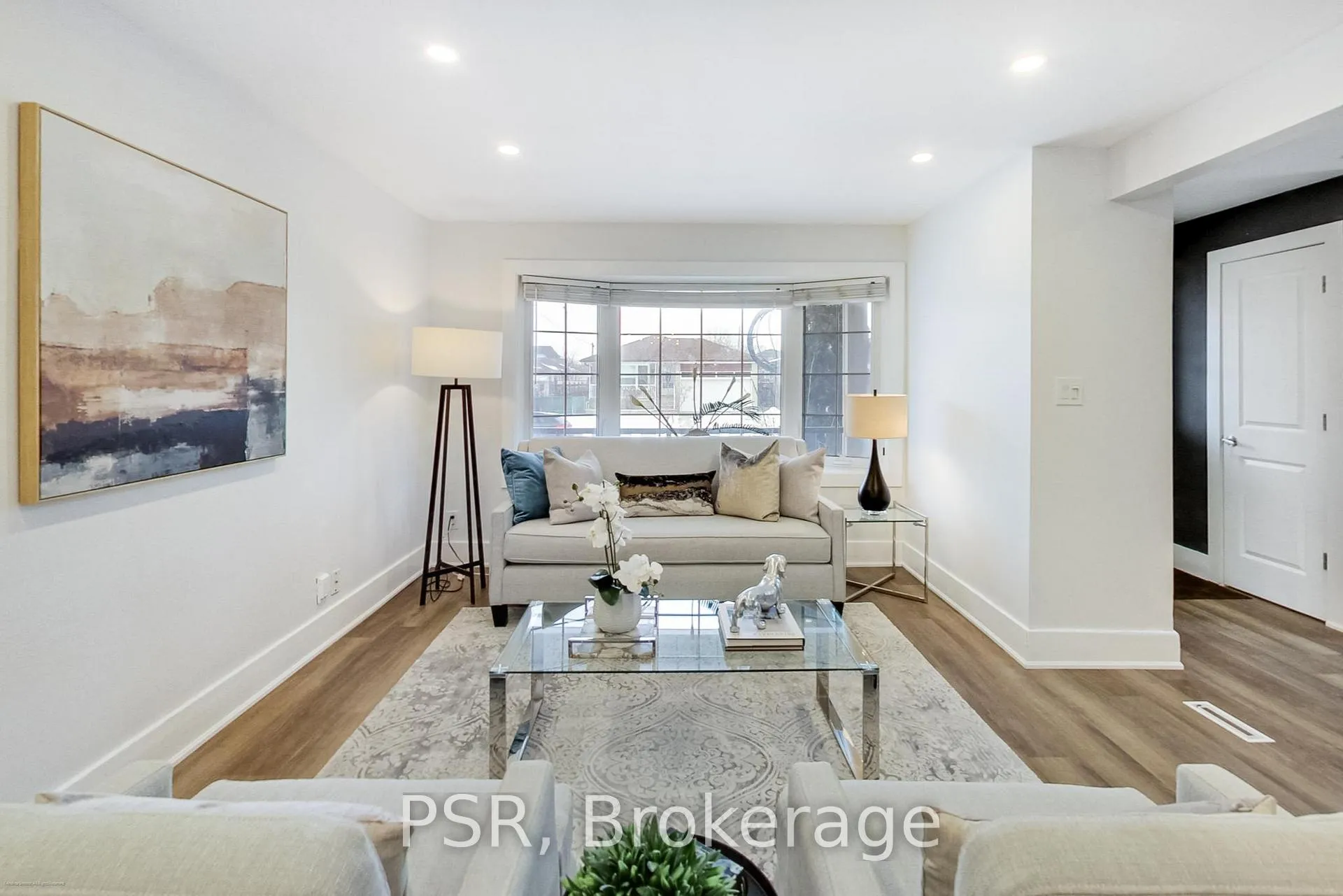 Photo 4 of 201 Ranee Avenue, Toronto, Englemount-Lawrence — HOMEH