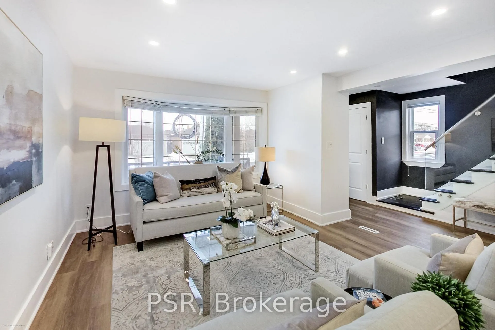Photo 5 of 201 Ranee Avenue, Toronto, Englemount-Lawrence — HOMEH
