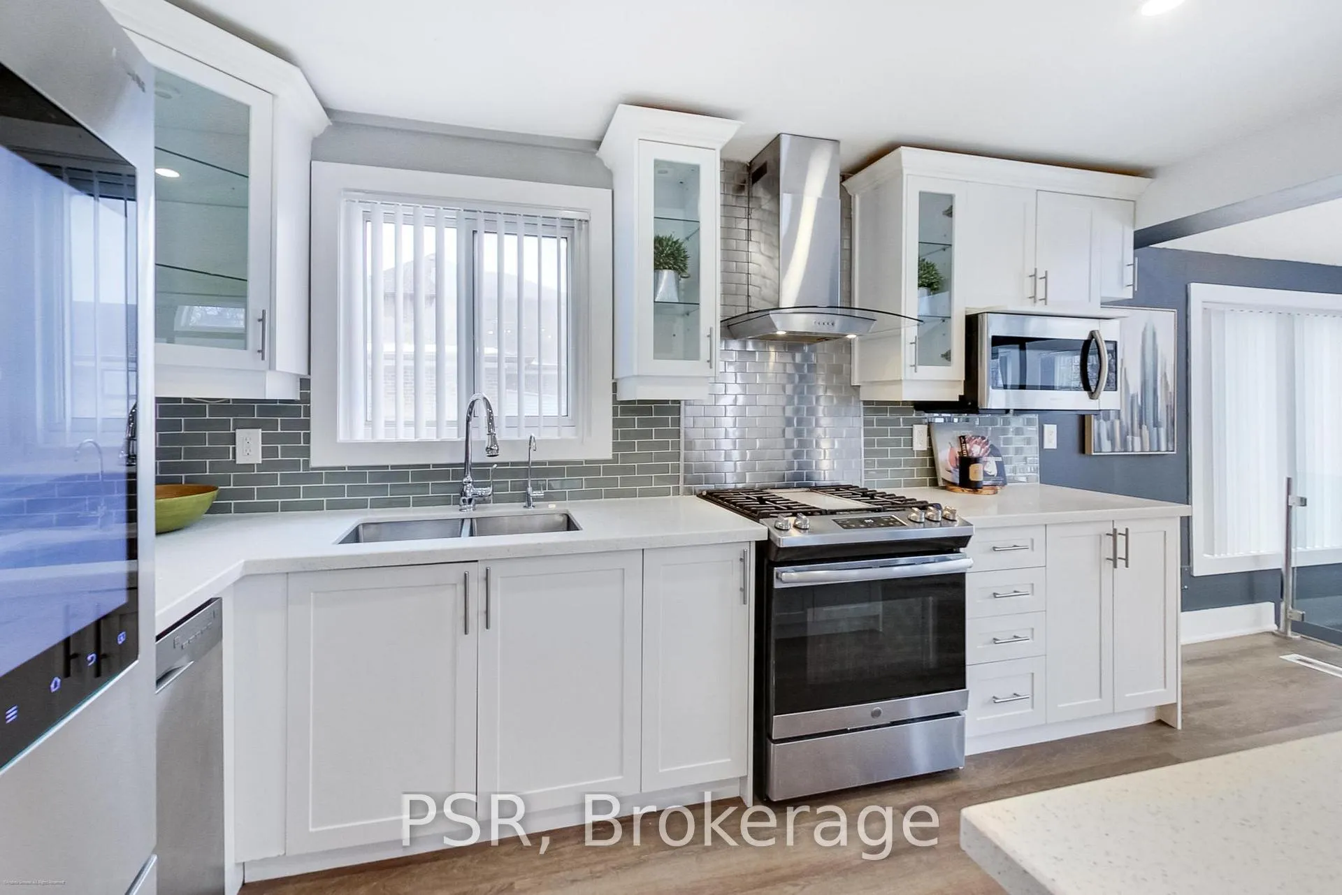 Photo 14 of 201 Ranee Avenue, Toronto, Englemount-Lawrence — HOMEH