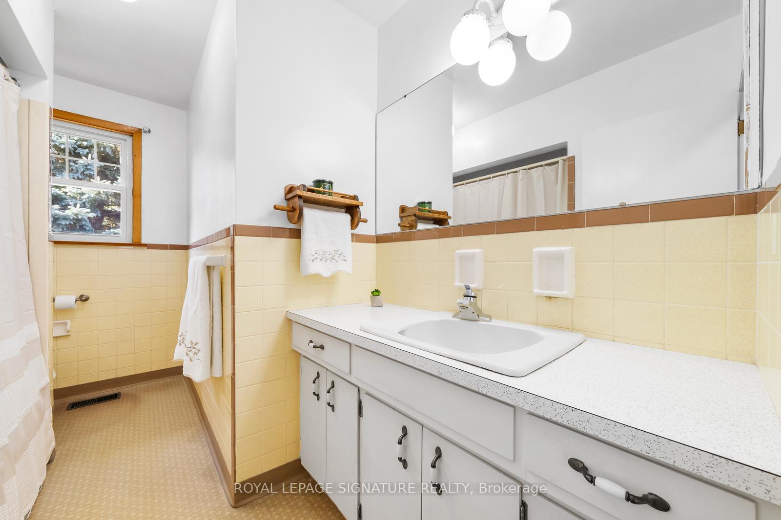Photo 17 of 668 Peele Boulevard, Burlington, Brant — HOMEH