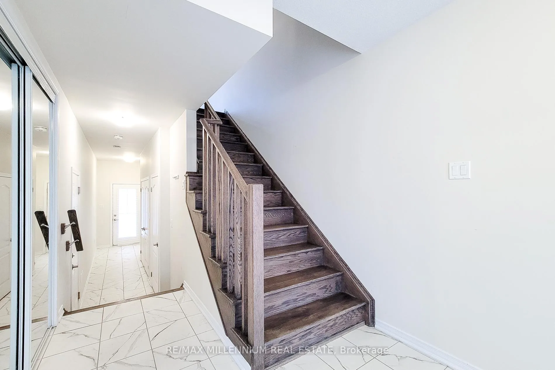 Photo 10 of 30 Utter Place, Hamilton, Stoney Creek Mountain — HOMEH
