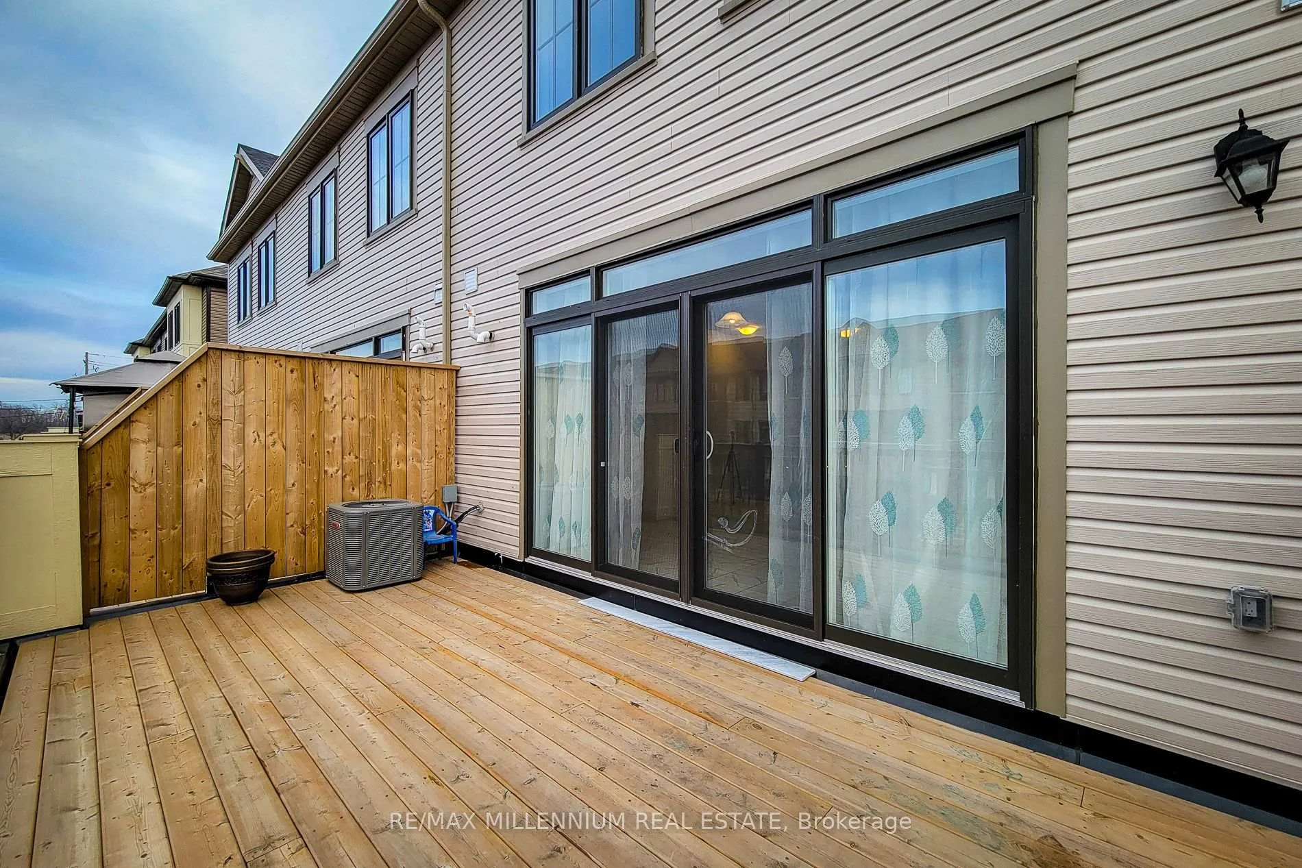 Photo 20 of 30 Utter Place, Hamilton, Stoney Creek Mountain — HOMEH