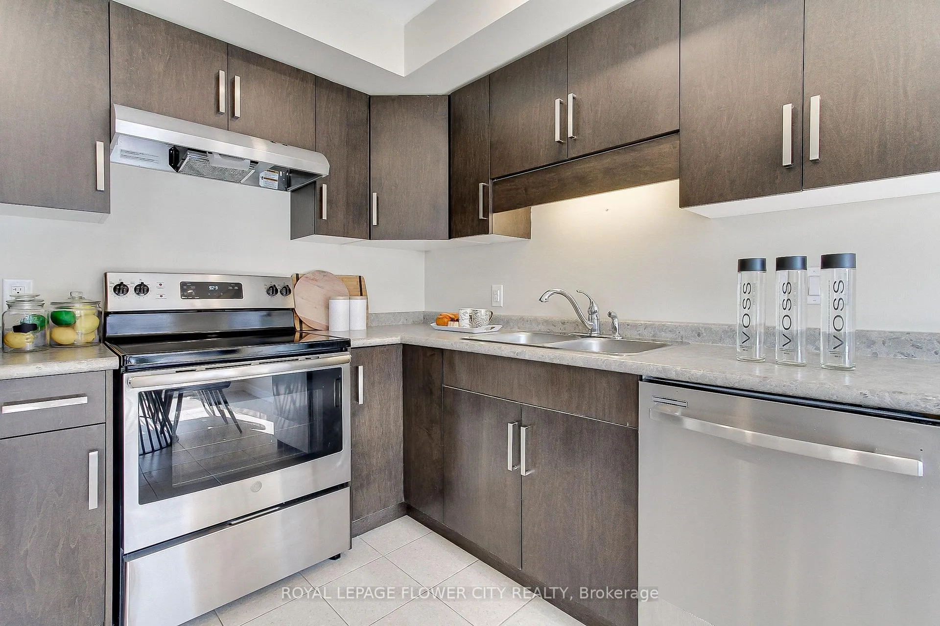Photo 8 of 28 Wilkerson Street, Thorold, Thorold Downtown — HOMEH