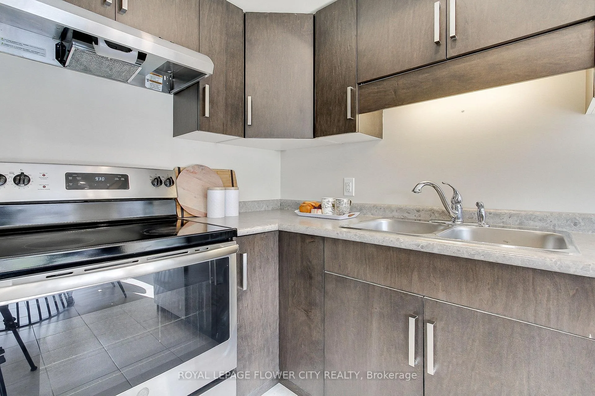 Photo 9 of 28 Wilkerson Street, Thorold, Thorold Downtown — HOMEH