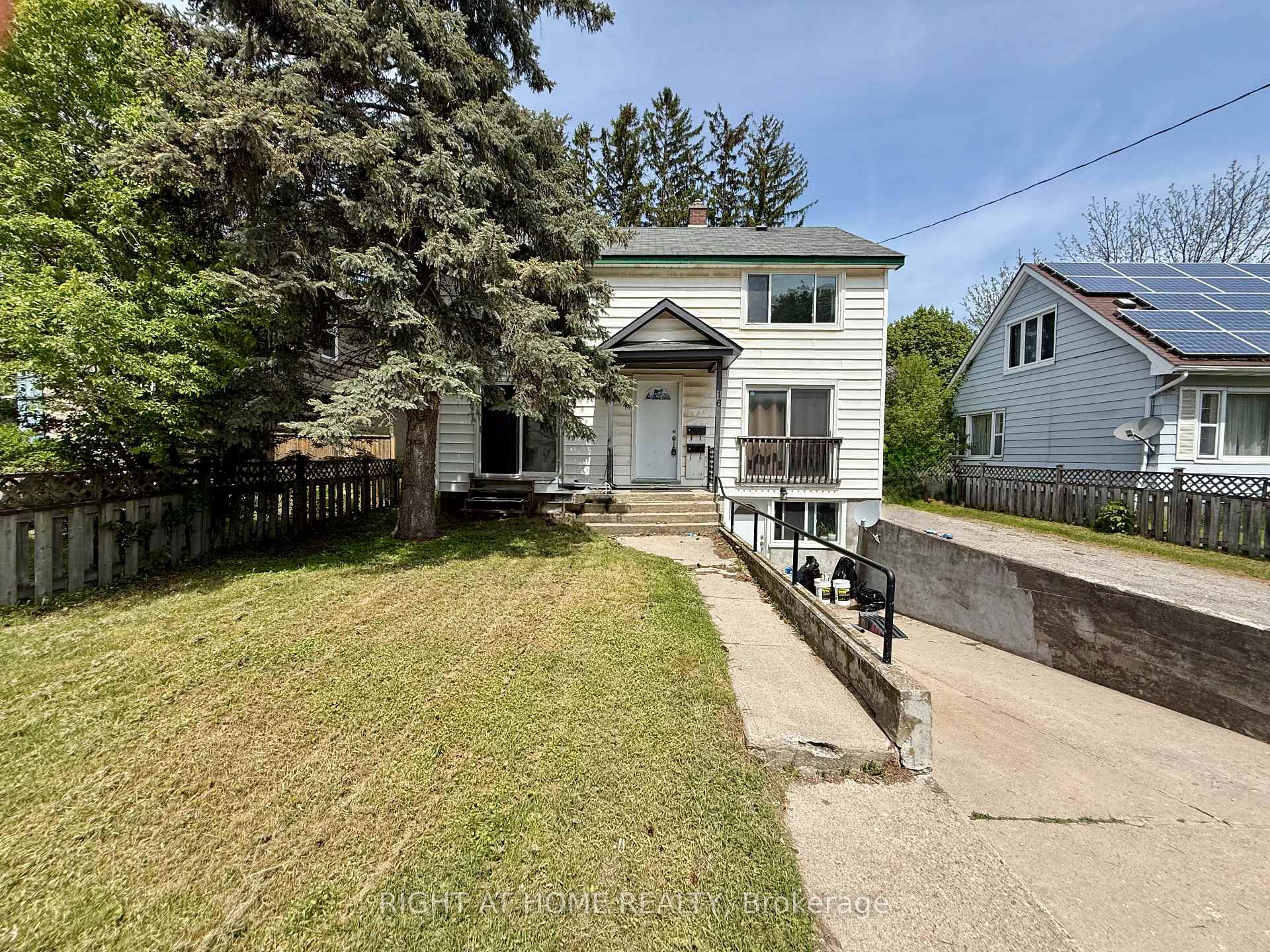Front of 16 Dufferin Street
