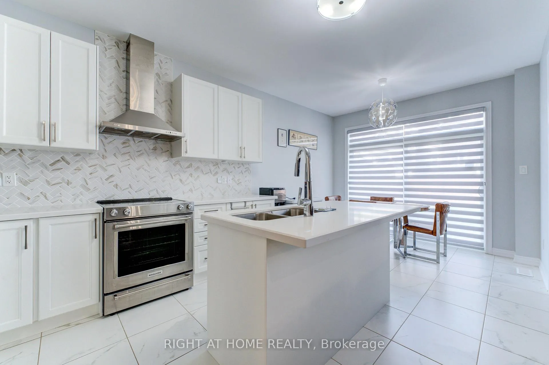 Photo 5 of 39 Drake Avenue, Brant, Paris — HOMEH