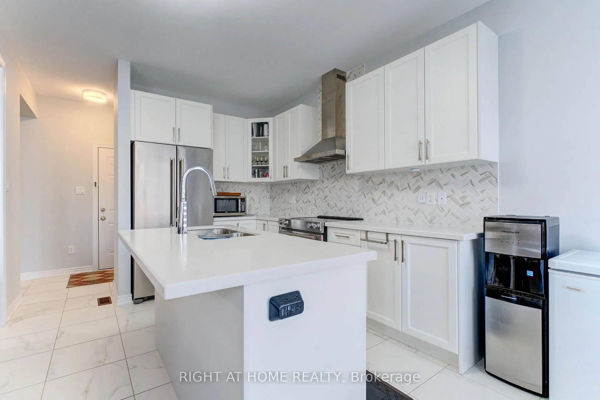 Photo 7 of 39 Drake Avenue, Brant, Paris — HOMEH