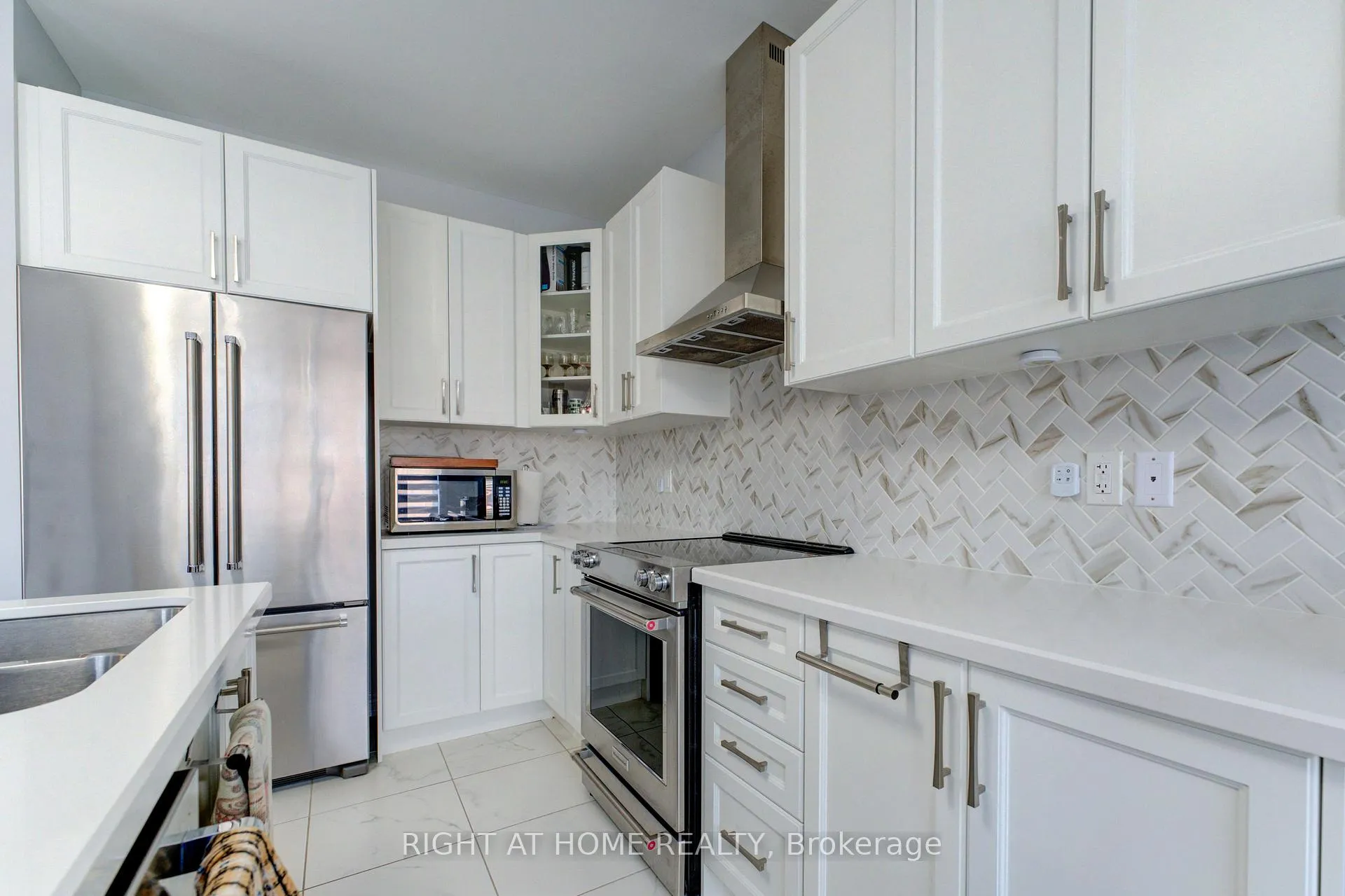 Photo 8 of 39 Drake Avenue, Brant, Paris — HOMEH