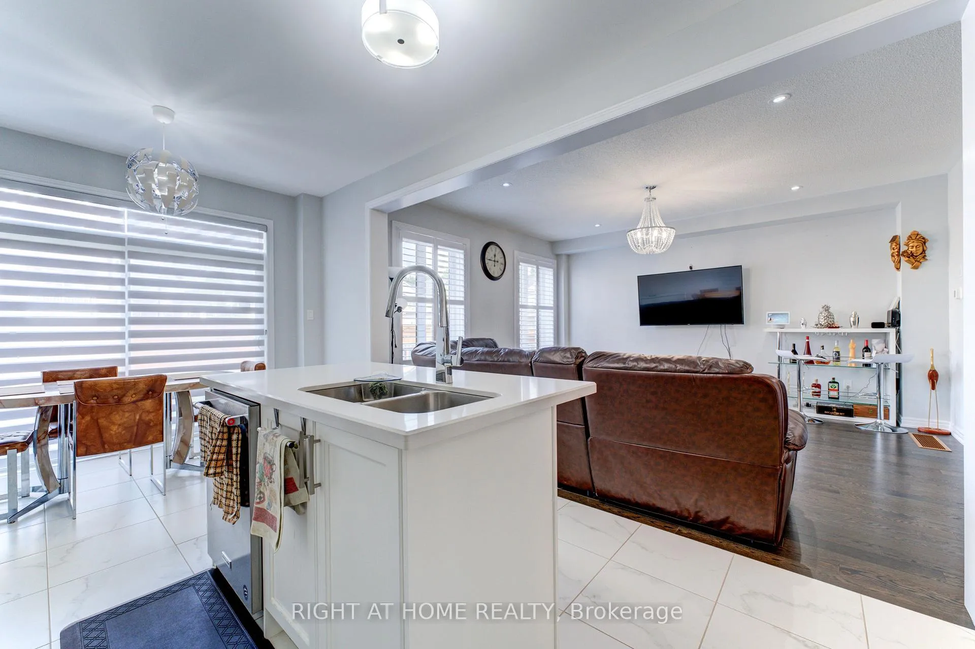 Photo 10 of 39 Drake Avenue, Brant, Paris — HOMEH