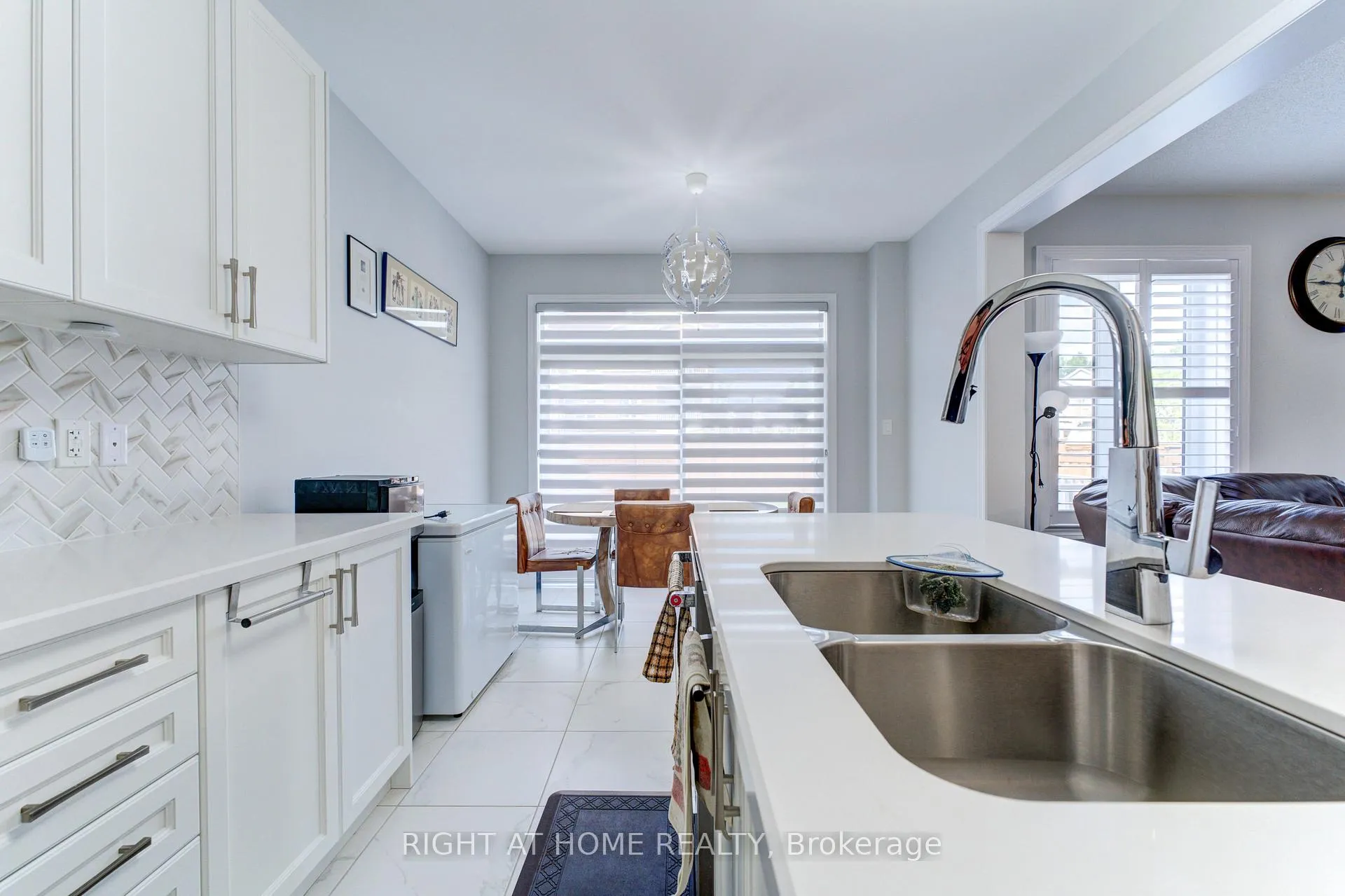 Photo 11 of 39 Drake Avenue, Brant, Paris — HOMEH