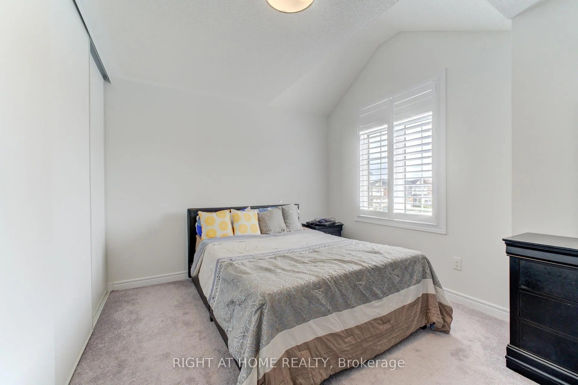 Photo 23 of 39 Drake Avenue, Brant, Paris — HOMEH