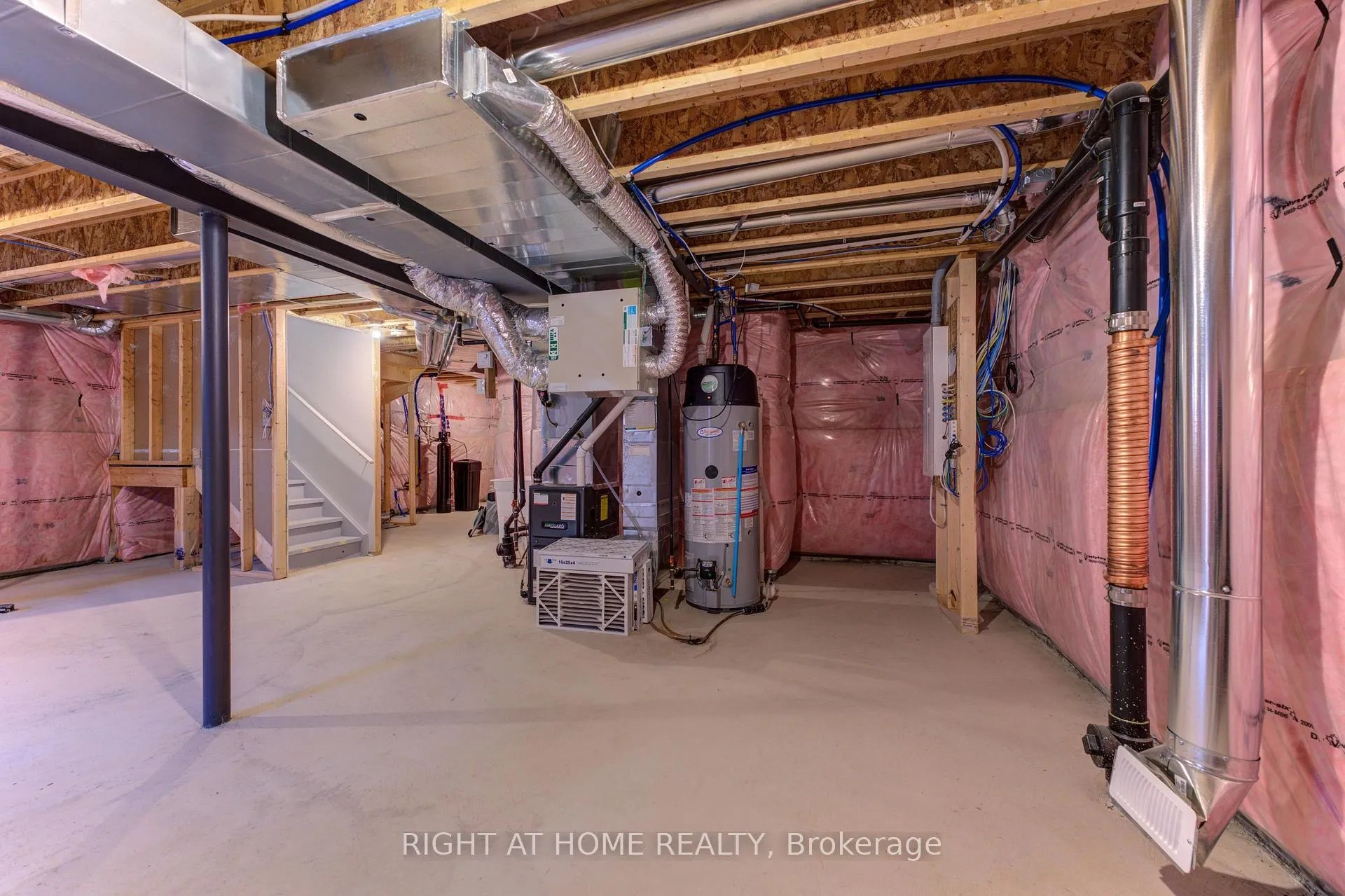 Photo 25 of 39 Drake Avenue, Brant, Paris — HOMEH