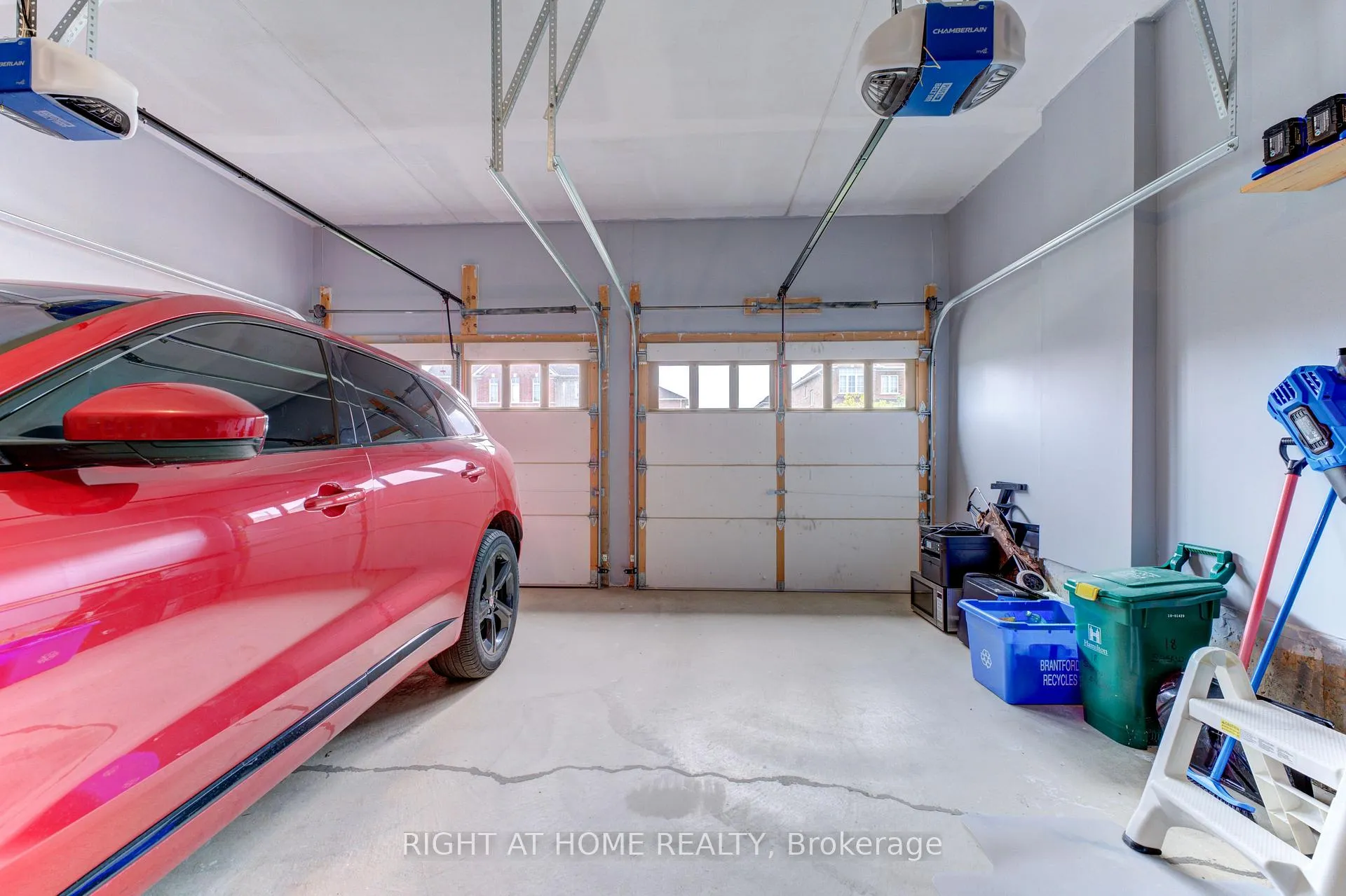 Photo 27 of 39 Drake Avenue, Brant, Paris — HOMEH