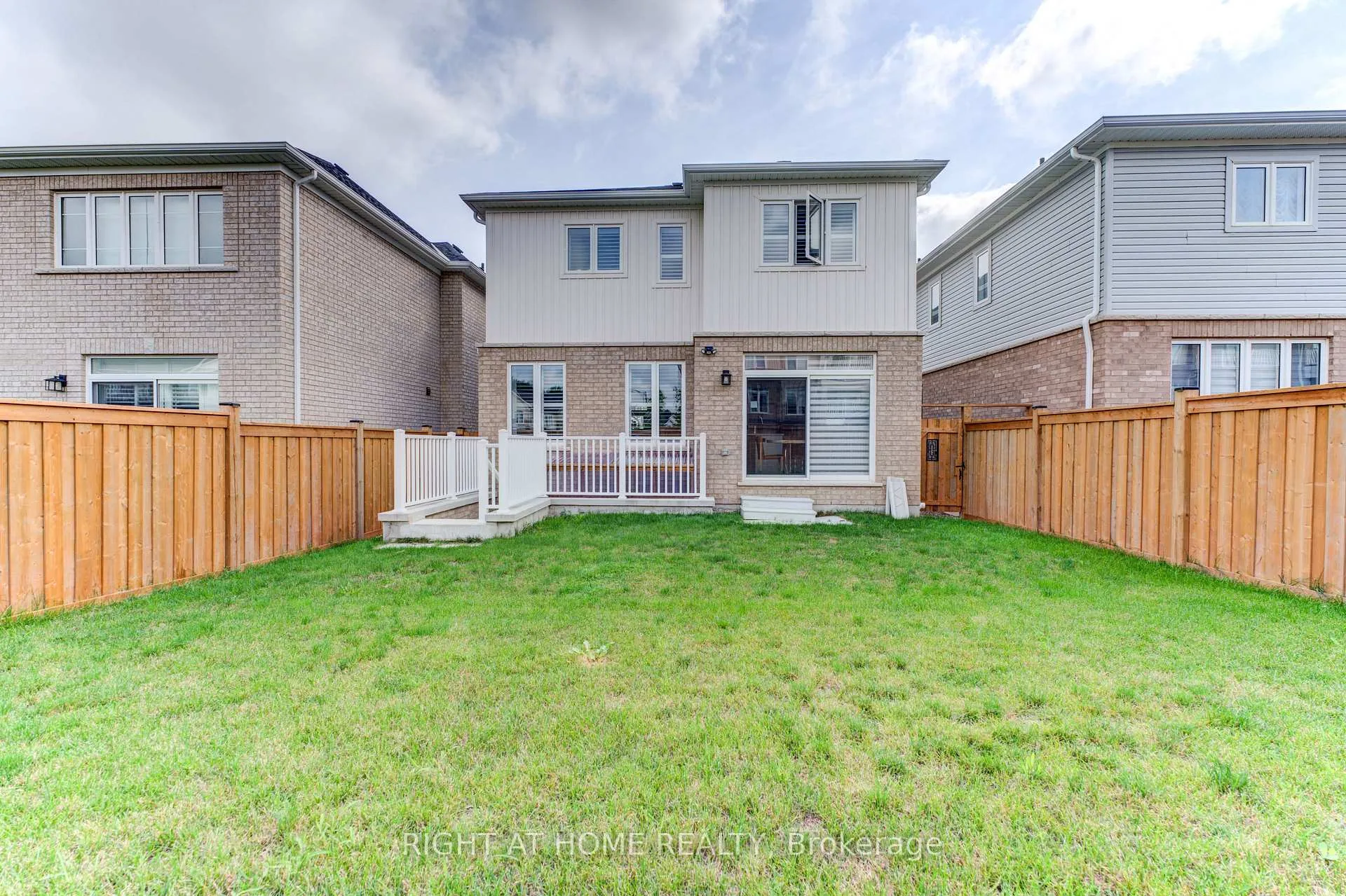 Photo 28 of 39 Drake Avenue, Brant, Paris — HOMEH