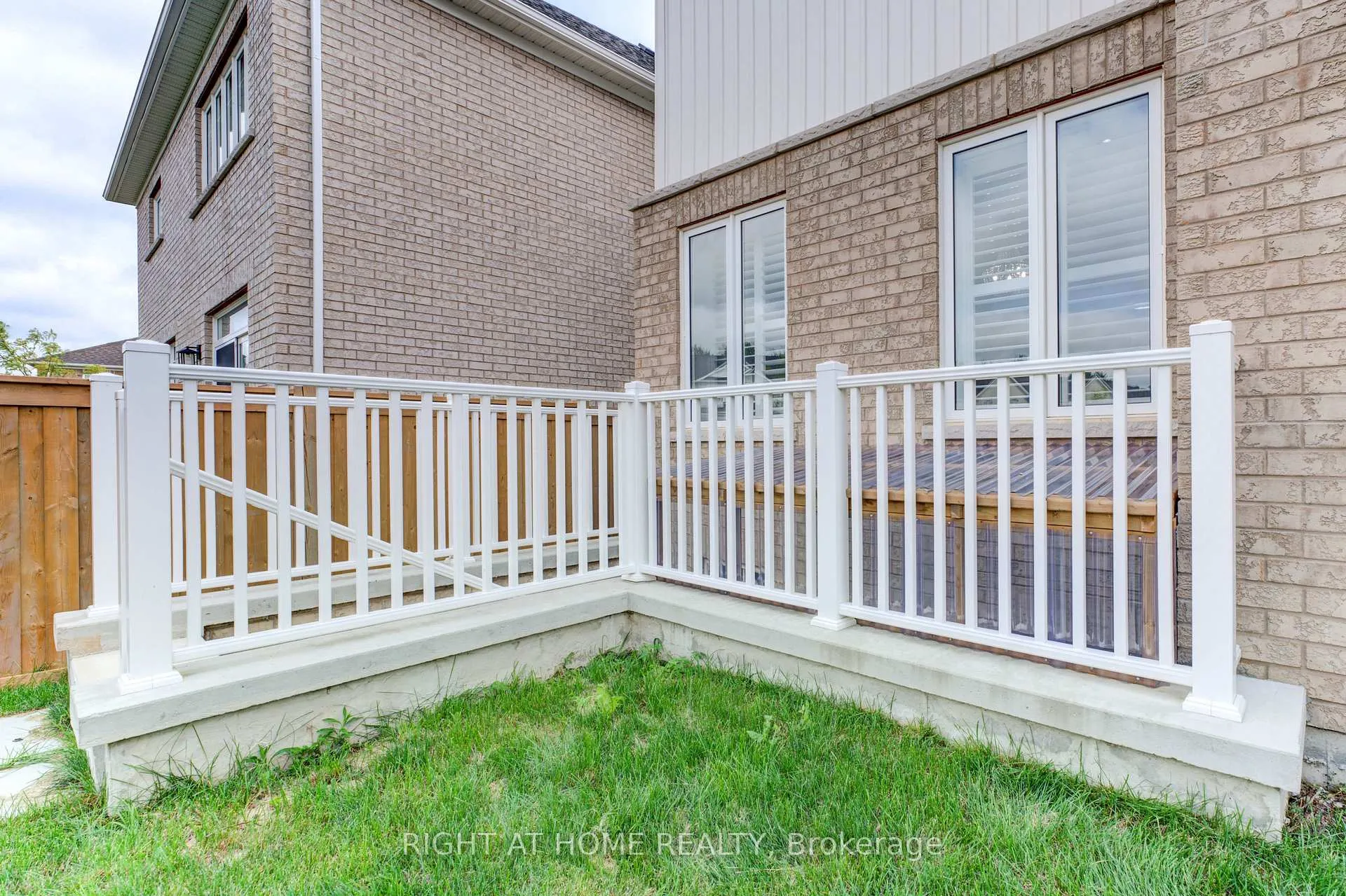 Photo 29 of 39 Drake Avenue, Brant, Paris — HOMEH