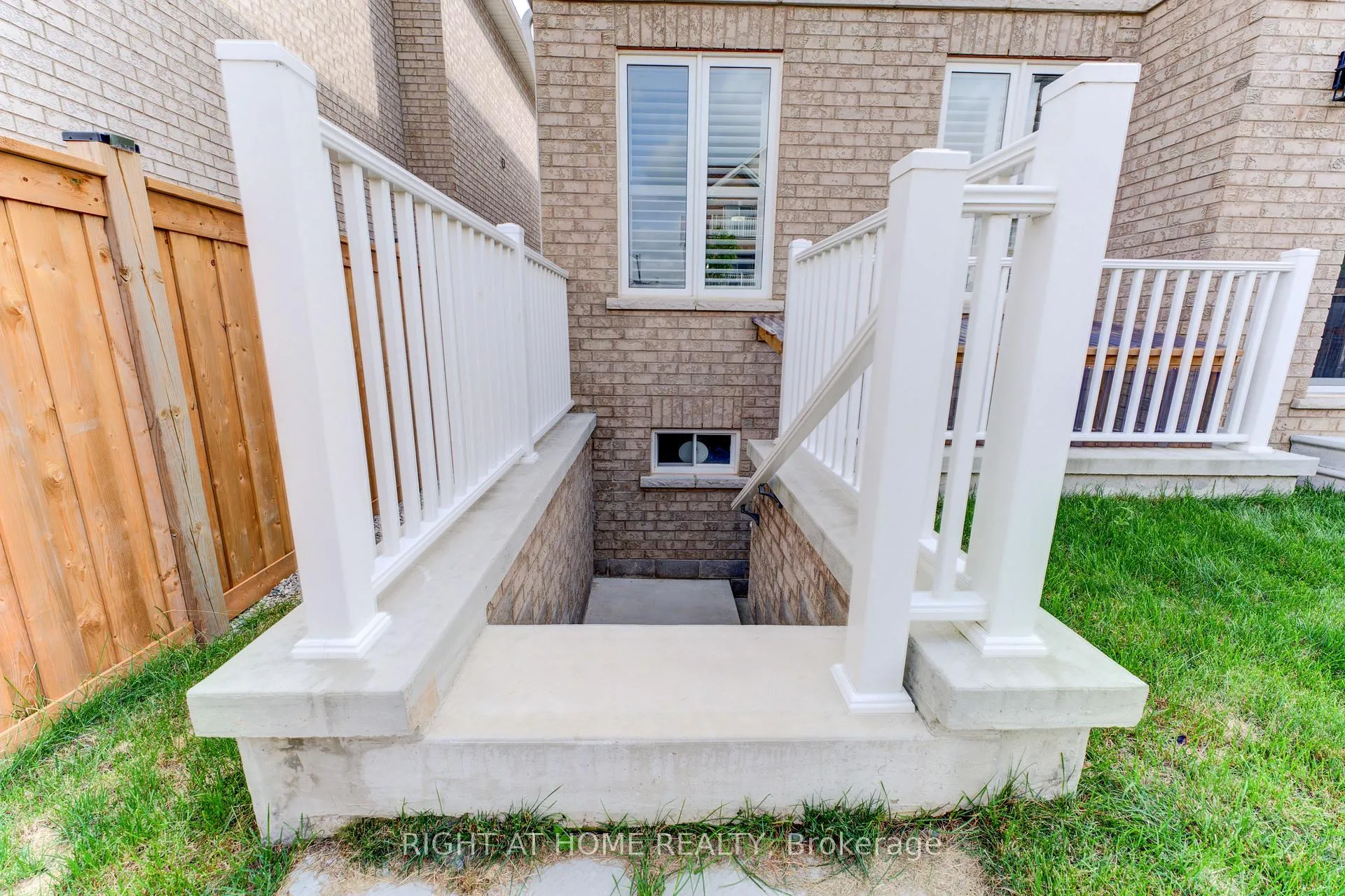 Photo 30 of 39 Drake Avenue, Brant, Paris — HOMEH