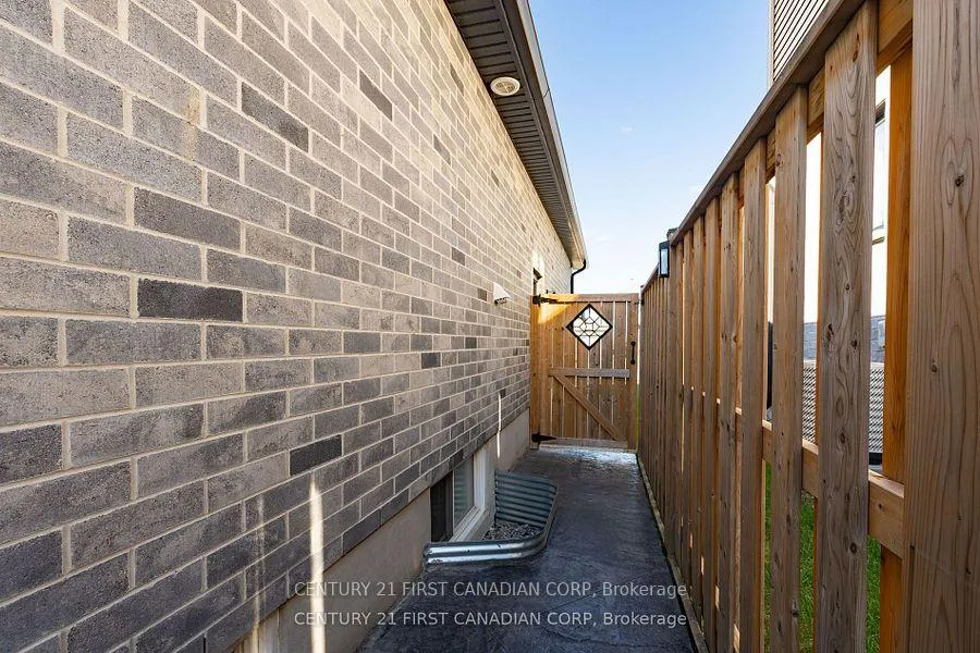 Photo 36 of 191 Gilmour Drive, Lucan Biddulph, Lucan — HOMEH