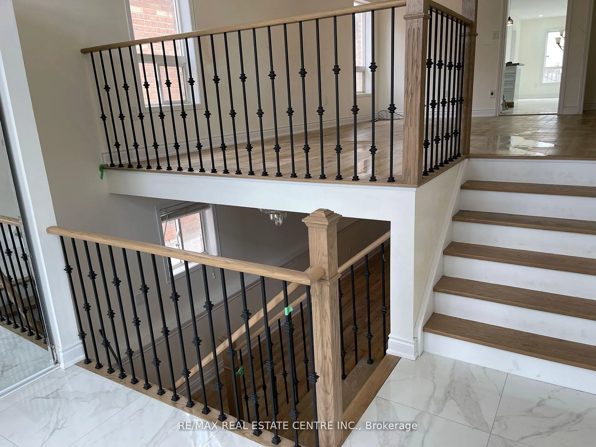 Photo 3 of 204 Van Scott (Upper) Drive, Brampton, Northwest Sandalwood Parkway — HOMEH