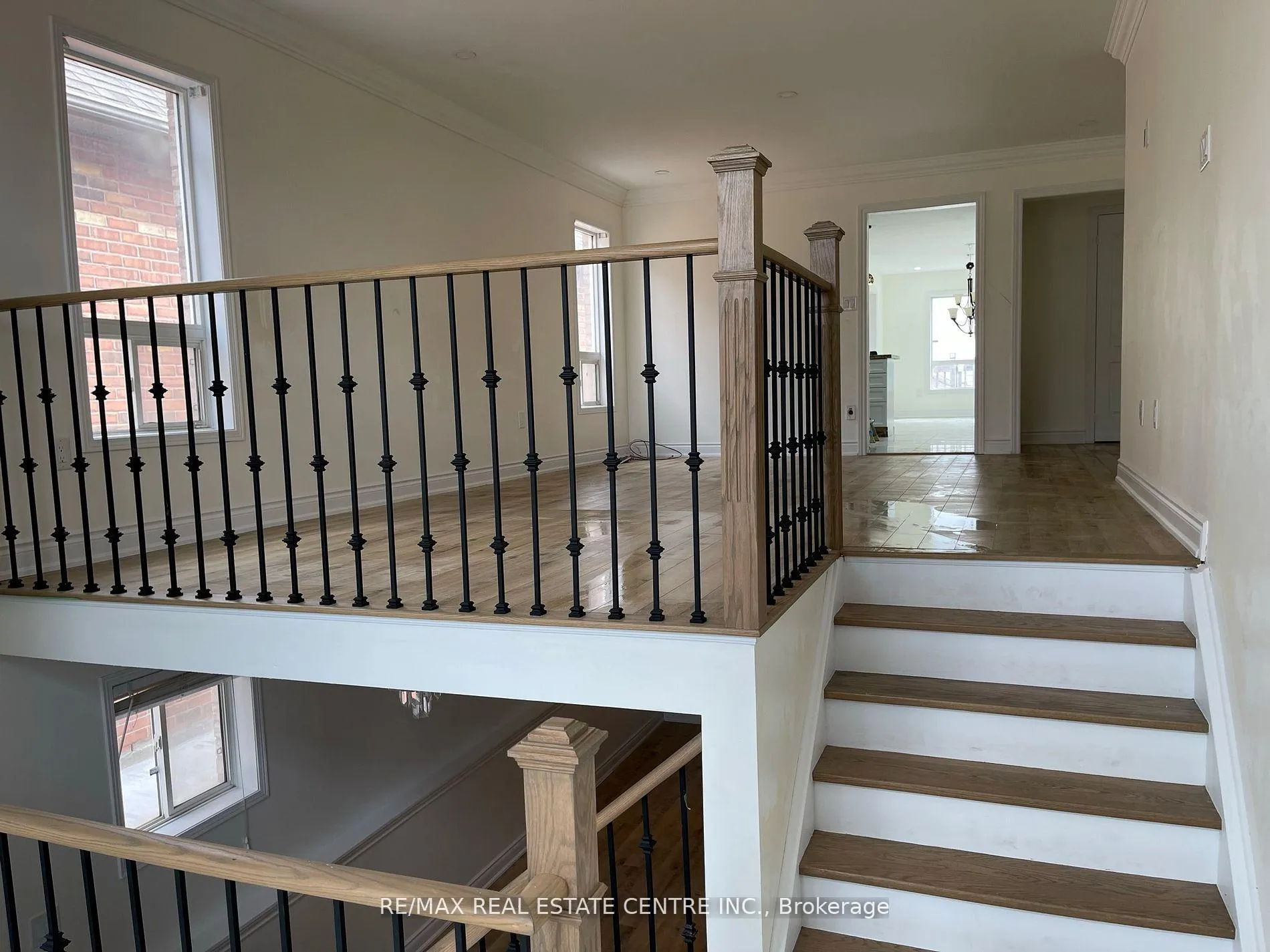 Photo 4 of 204 Van Scott (Upper) Drive, Brampton, Northwest Sandalwood Parkway — HOMEH