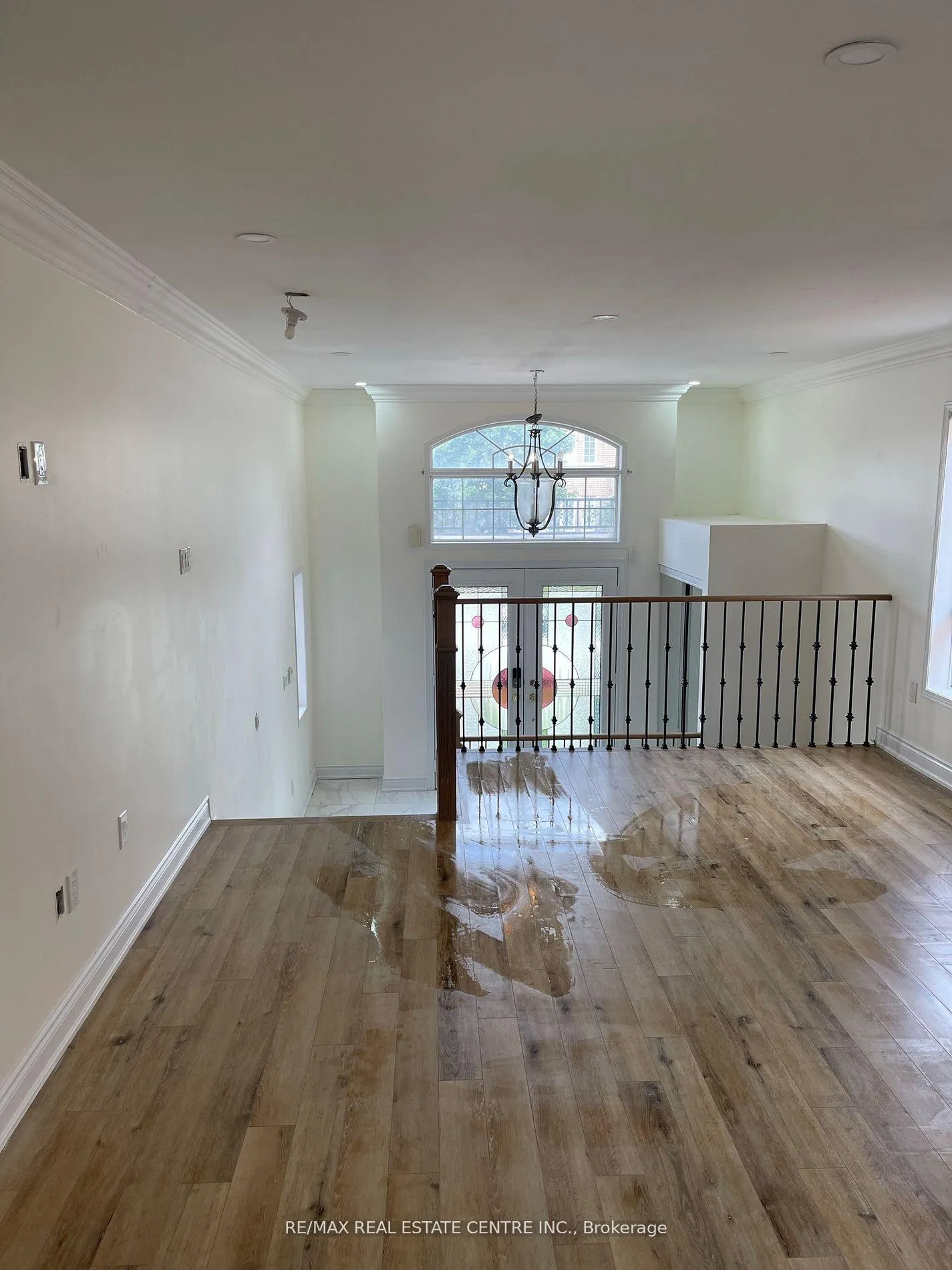 Photo 7 of 204 Van Scott (Upper) Drive, Brampton, Northwest Sandalwood Parkway — HOMEH