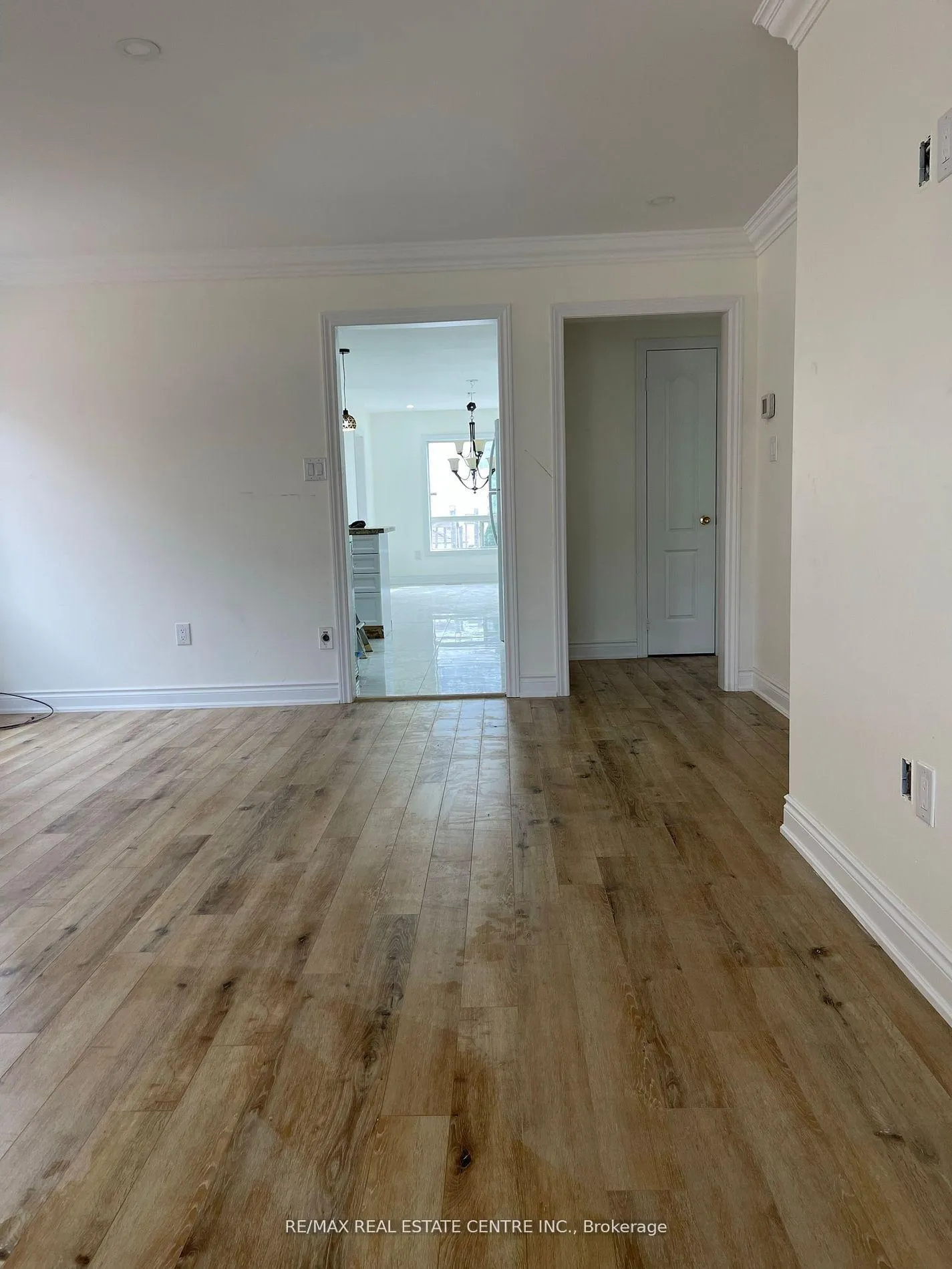 Photo 9 of 204 Van Scott (Upper) Drive, Brampton, Northwest Sandalwood Parkway — HOMEH