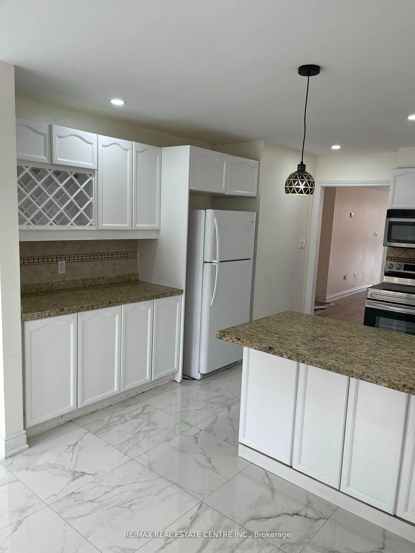 Photo 13 of 204 Van Scott (Upper) Drive, Brampton, Northwest Sandalwood Parkway — HOMEH