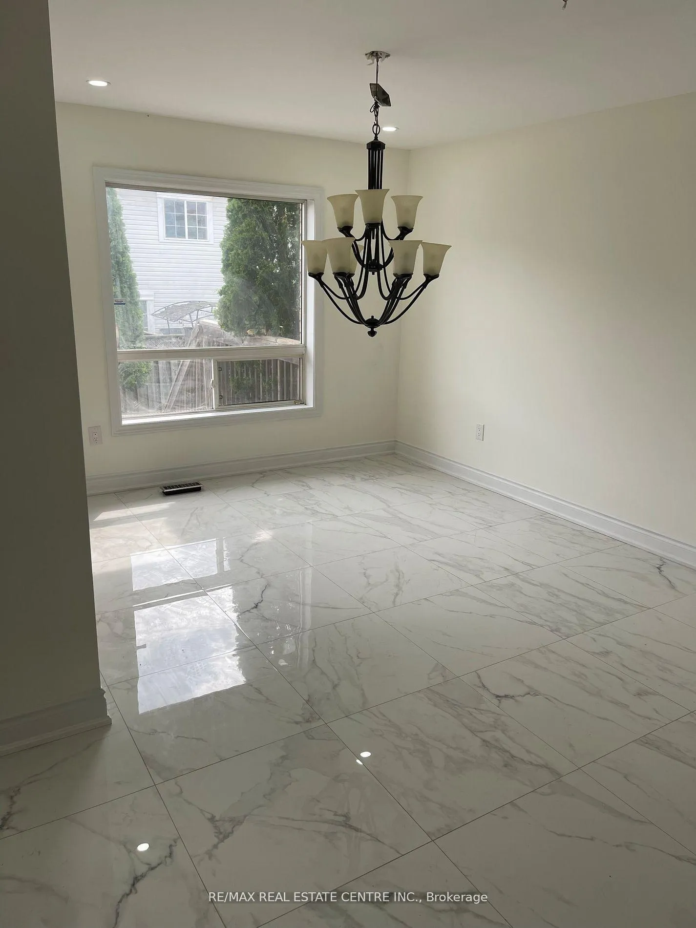 Photo 14 of 204 Van Scott (Upper) Drive, Brampton, Northwest Sandalwood Parkway — HOMEH