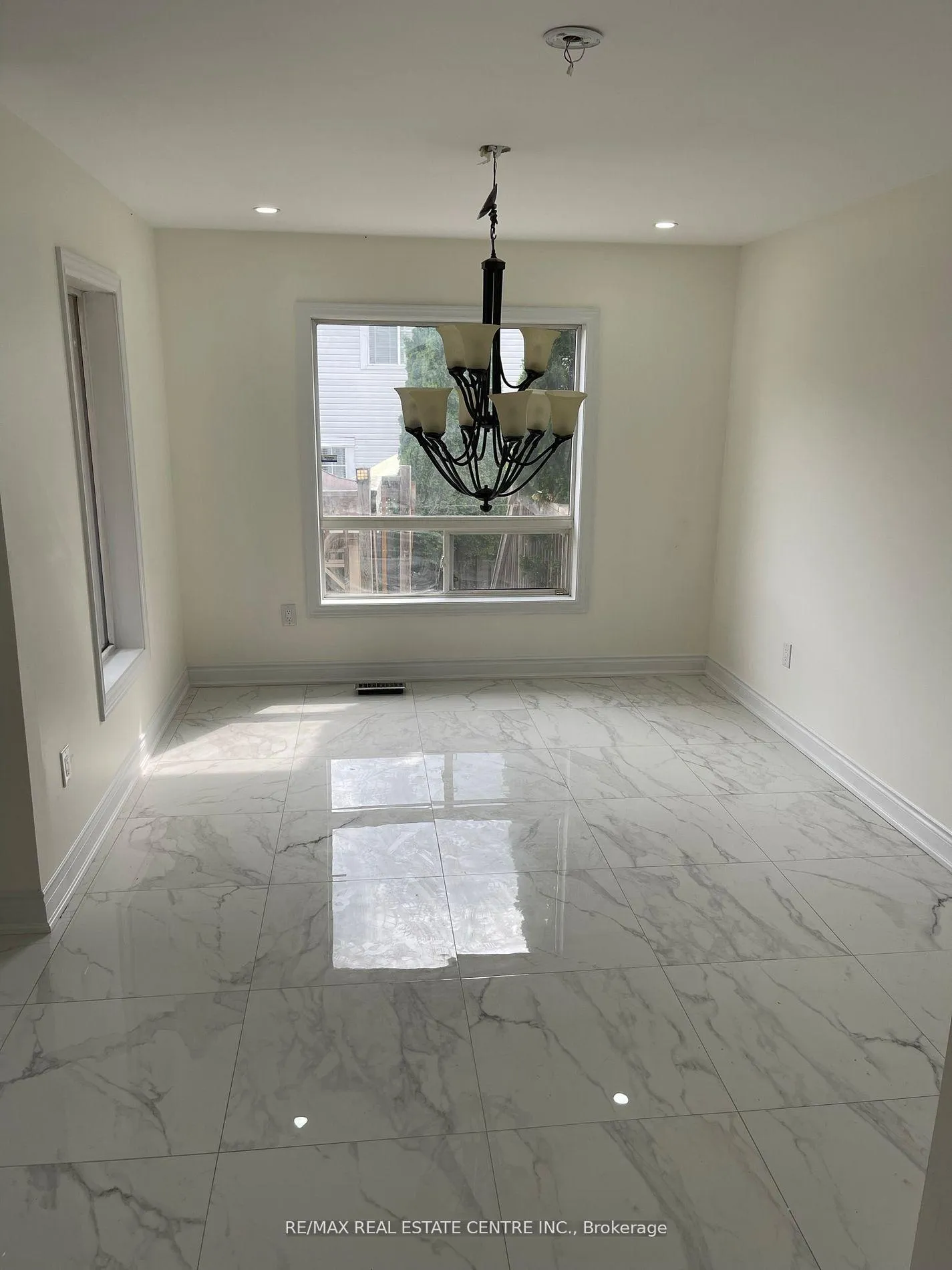 Photo 18 of 204 Van Scott (Upper) Drive, Brampton, Northwest Sandalwood Parkway — HOMEH