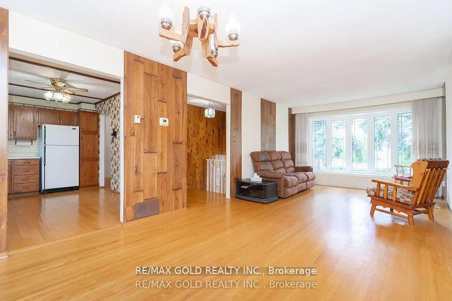 Photo 9 of 38 Duke Road, Brampton, Southgate — HOMEH