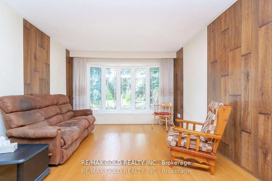 Photo 11 of 38 Duke Road, Brampton, Southgate — HOMEH