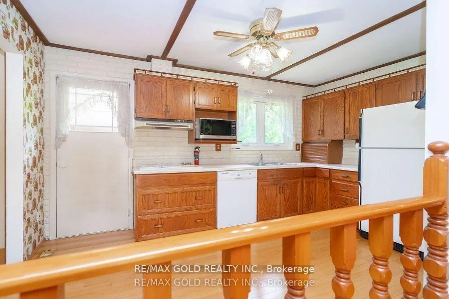 Photo 13 of 38 Duke Road, Brampton, Southgate — HOMEH