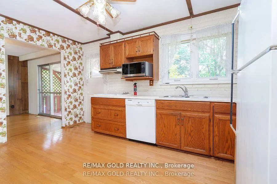 Photo 14 of 38 Duke Road, Brampton, Southgate — HOMEH