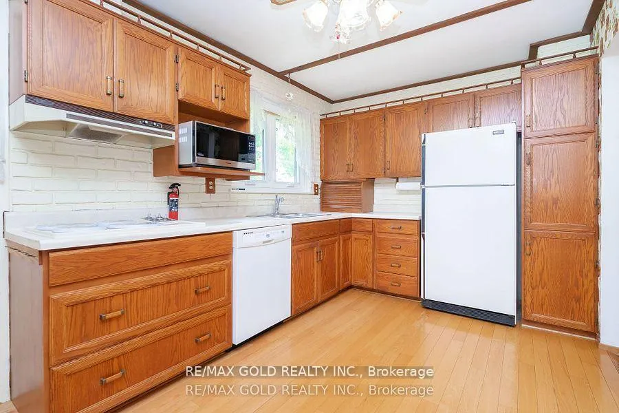Photo 15 of 38 Duke Road, Brampton, Southgate — HOMEH