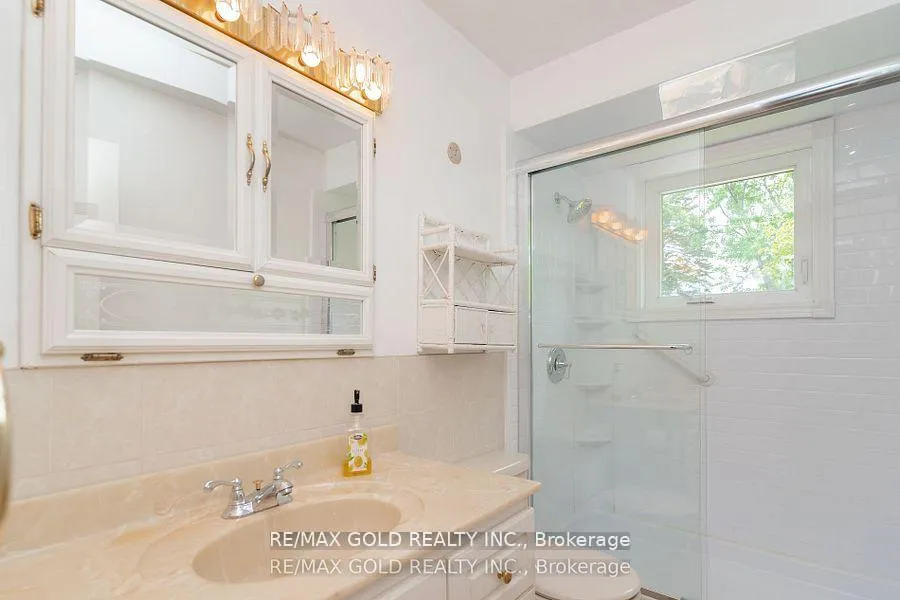 Photo 21 of 38 Duke Road, Brampton, Southgate — HOMEH