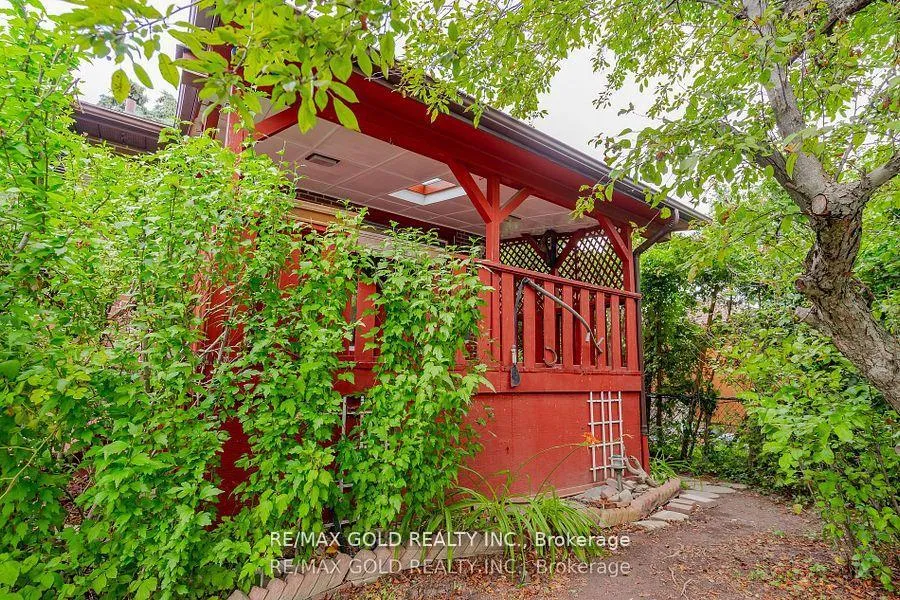 Photo 36 of 38 Duke Road, Brampton, Southgate — HOMEH