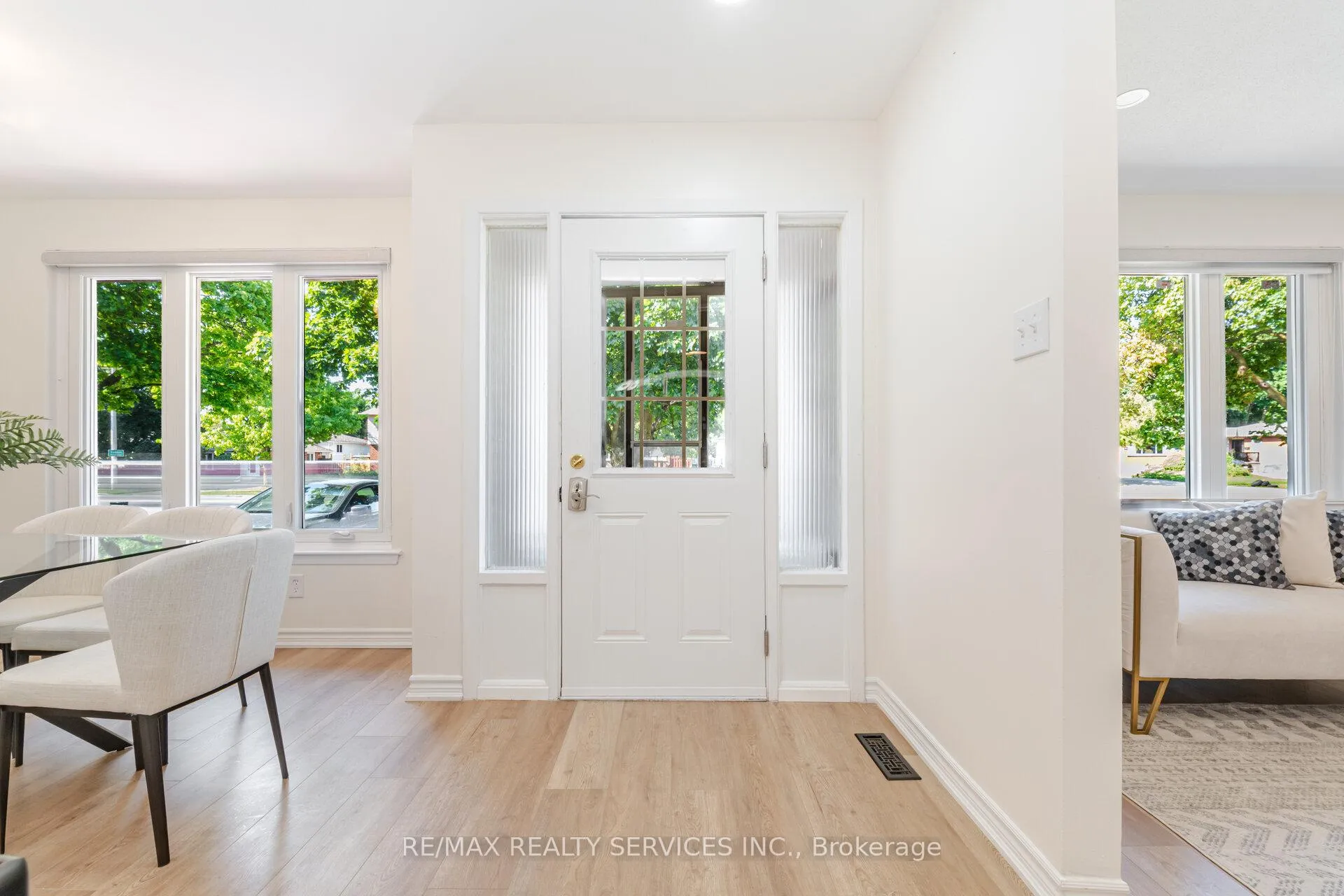 Photo 4 of 139 Rutherford Road N, Brampton, Madoc — HOMEH