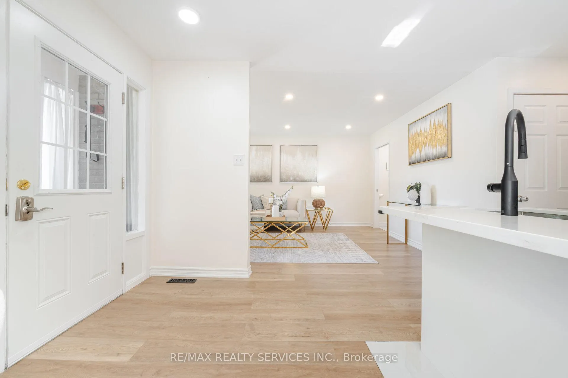 Photo 5 of 139 Rutherford Road N, Brampton, Madoc — HOMEH