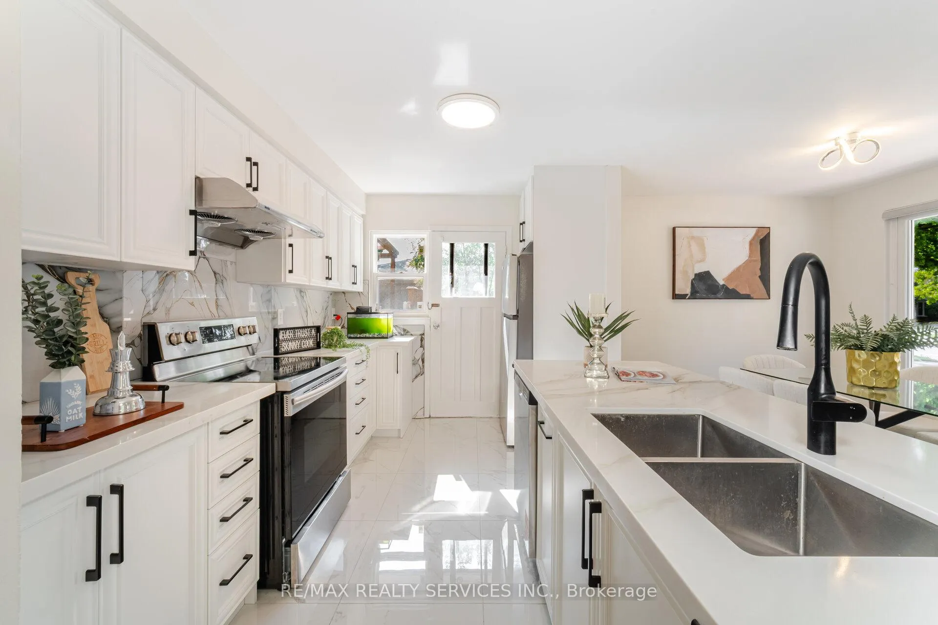 Photo 9 of 139 Rutherford Road N, Brampton, Madoc — HOMEH