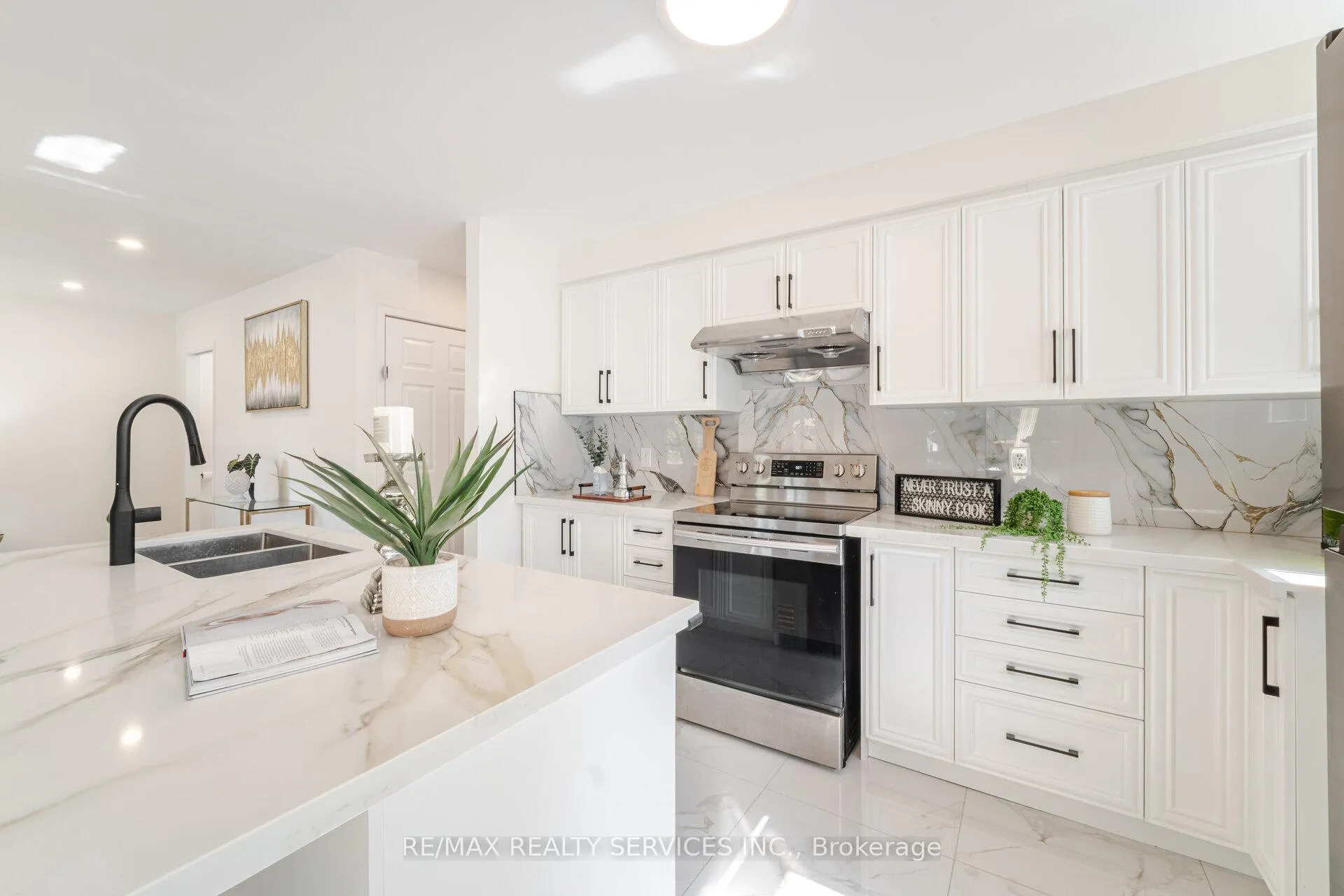 Photo 10 of 139 Rutherford Road N, Brampton, Madoc — HOMEH